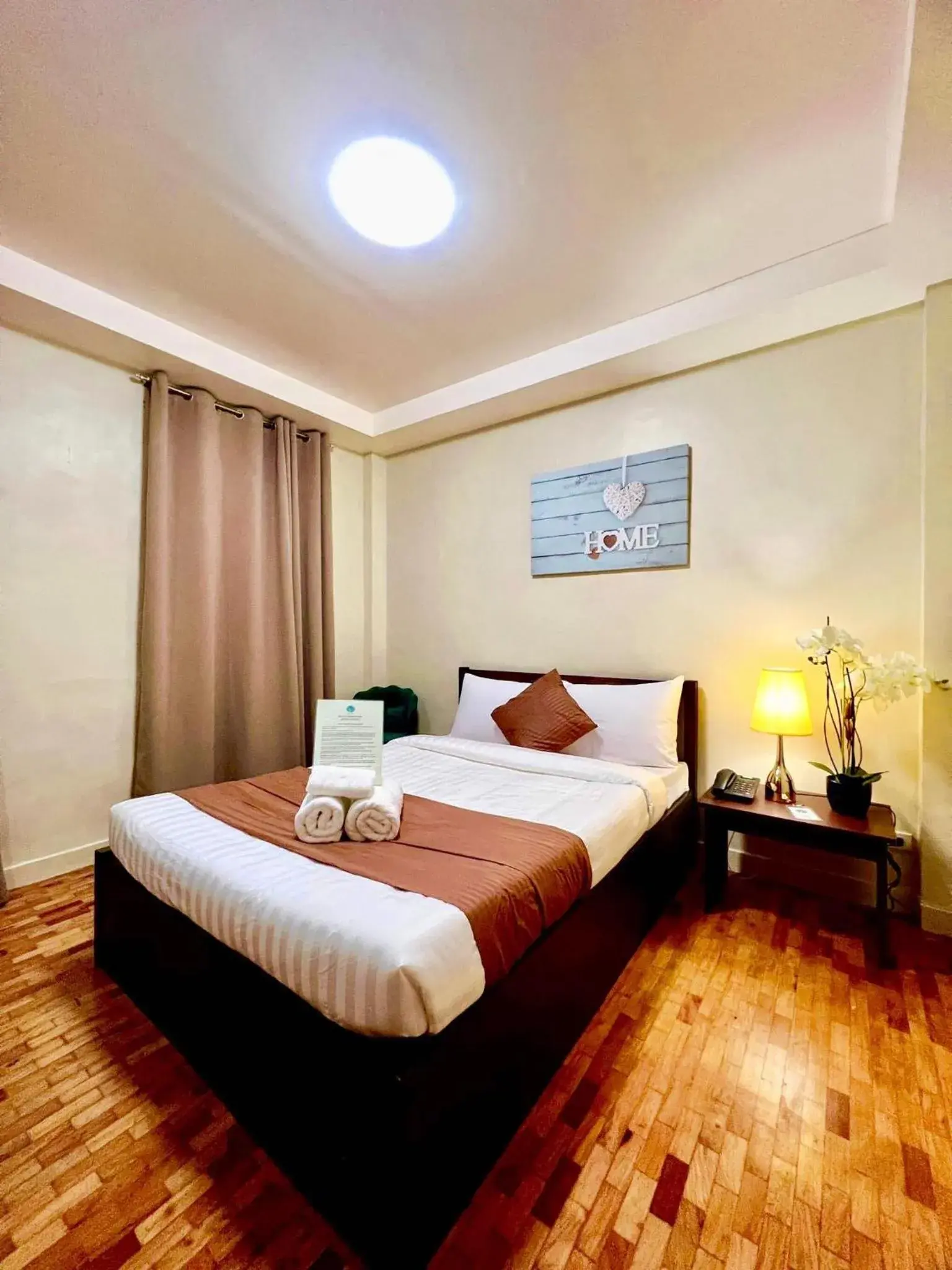 Bed in Elliannah Pines Hotel Bed in Elliannah Pines Hotel