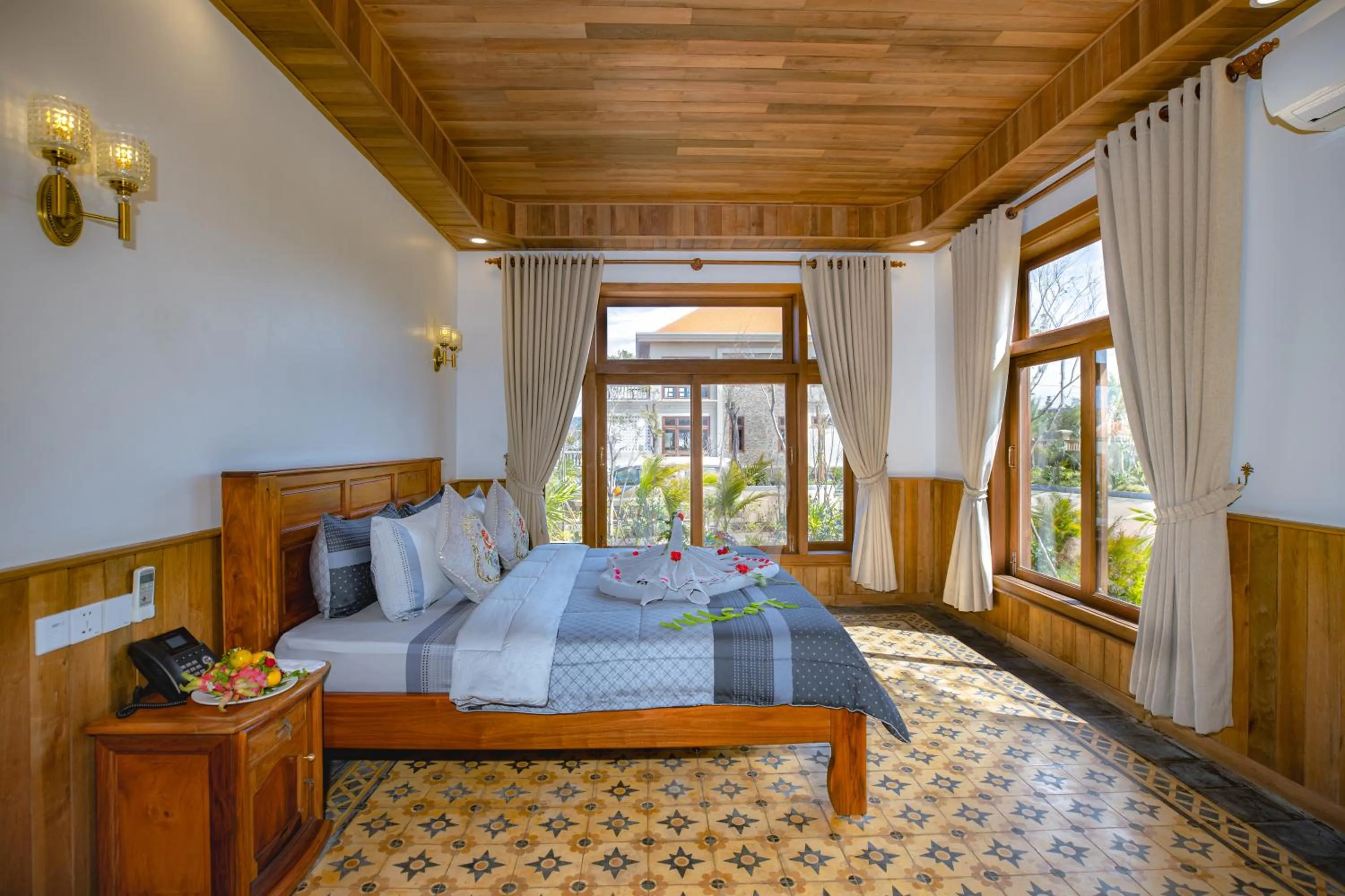 View (from property/room), Bed in KNN Luxury Hill