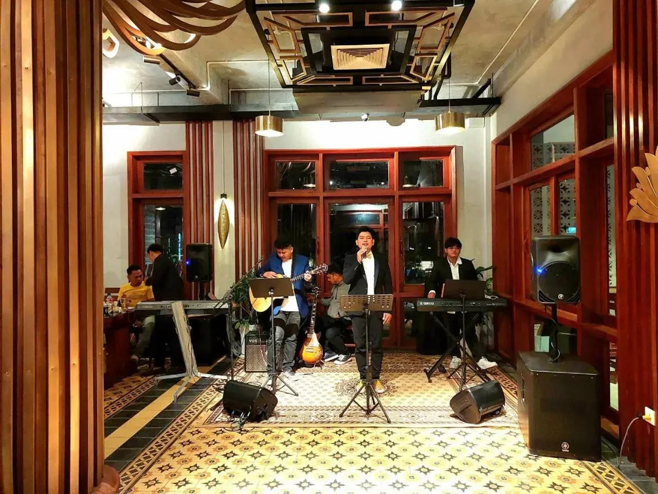 Restaurant/places to eat in KNN Luxury Hill Restaurant/places to eat in KNN Luxury Hill