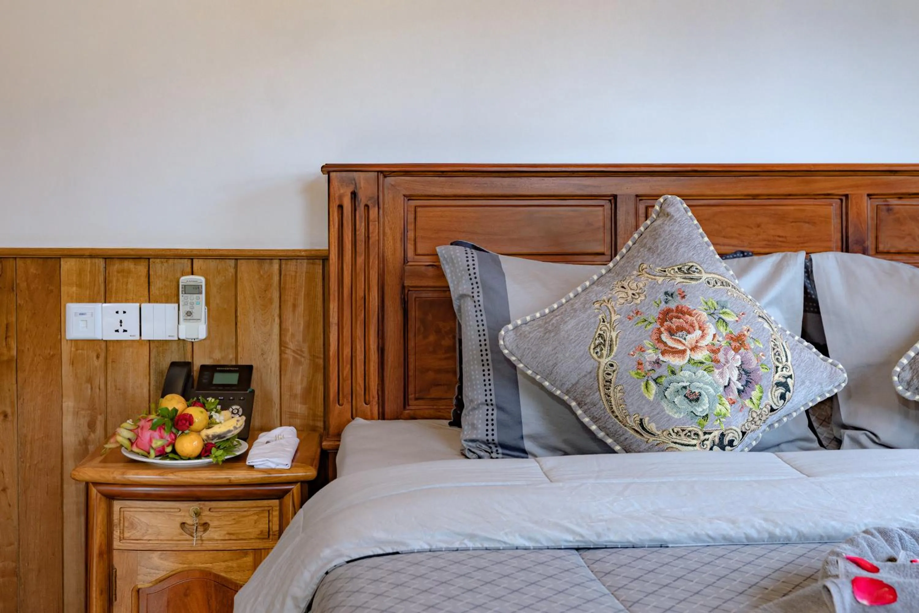 Decorative detail, Bed in KNN Luxury Hill