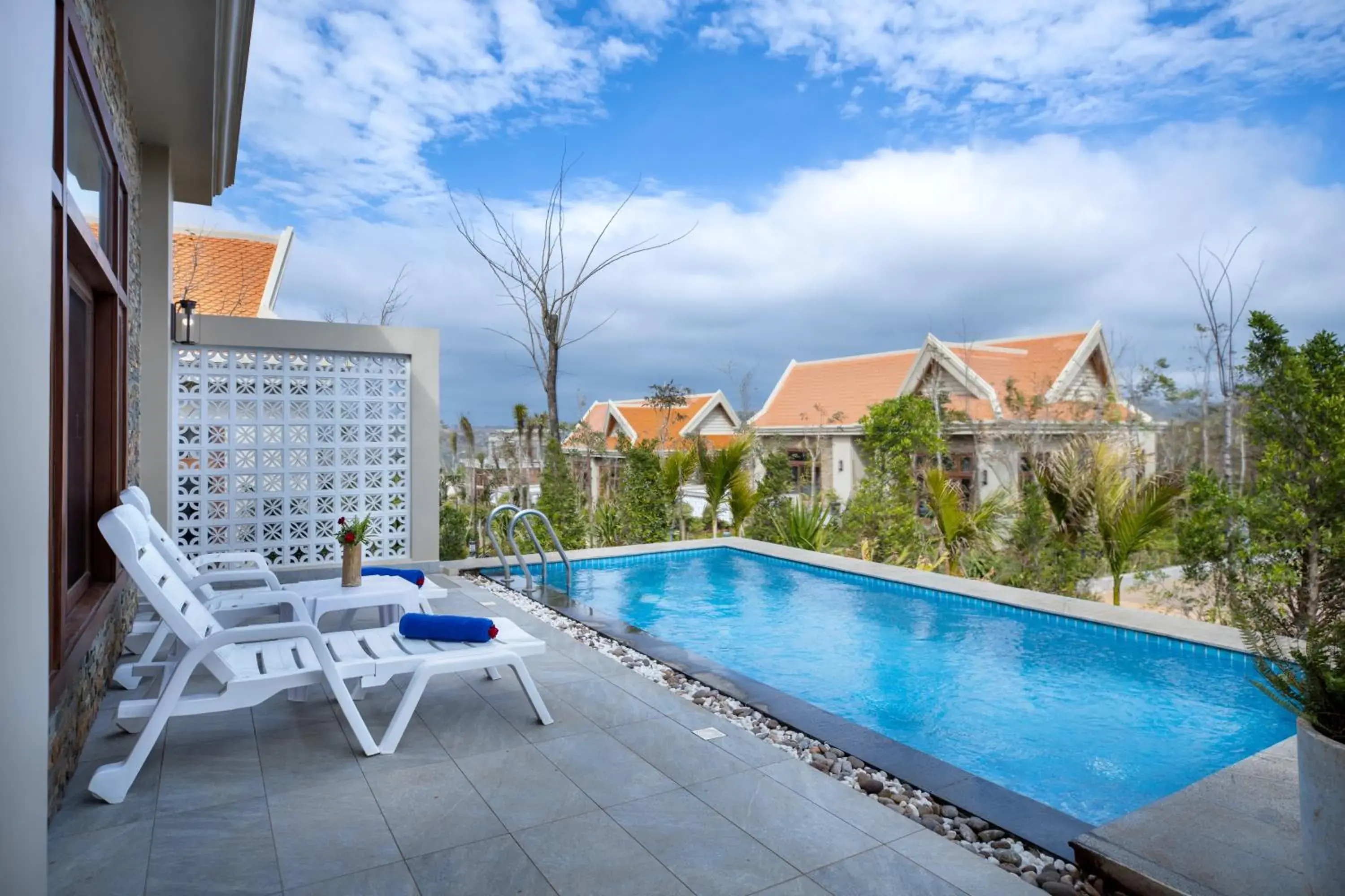 Swimming pool in KNN Luxury Hill Swimming pool in KNN Luxury Hill