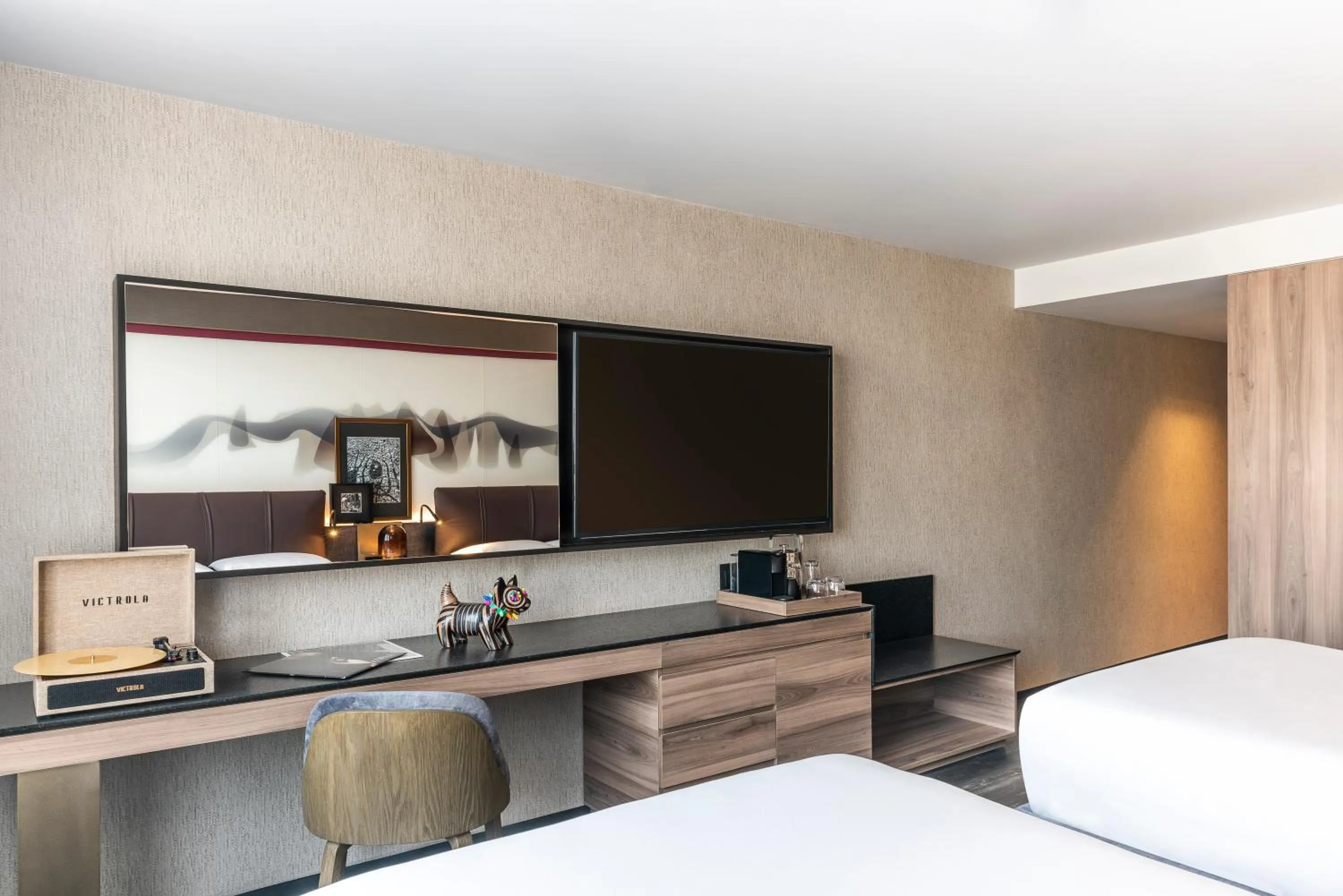 TV and multimedia, Bed in Andaz Condesa Mexico City, By Hyatt