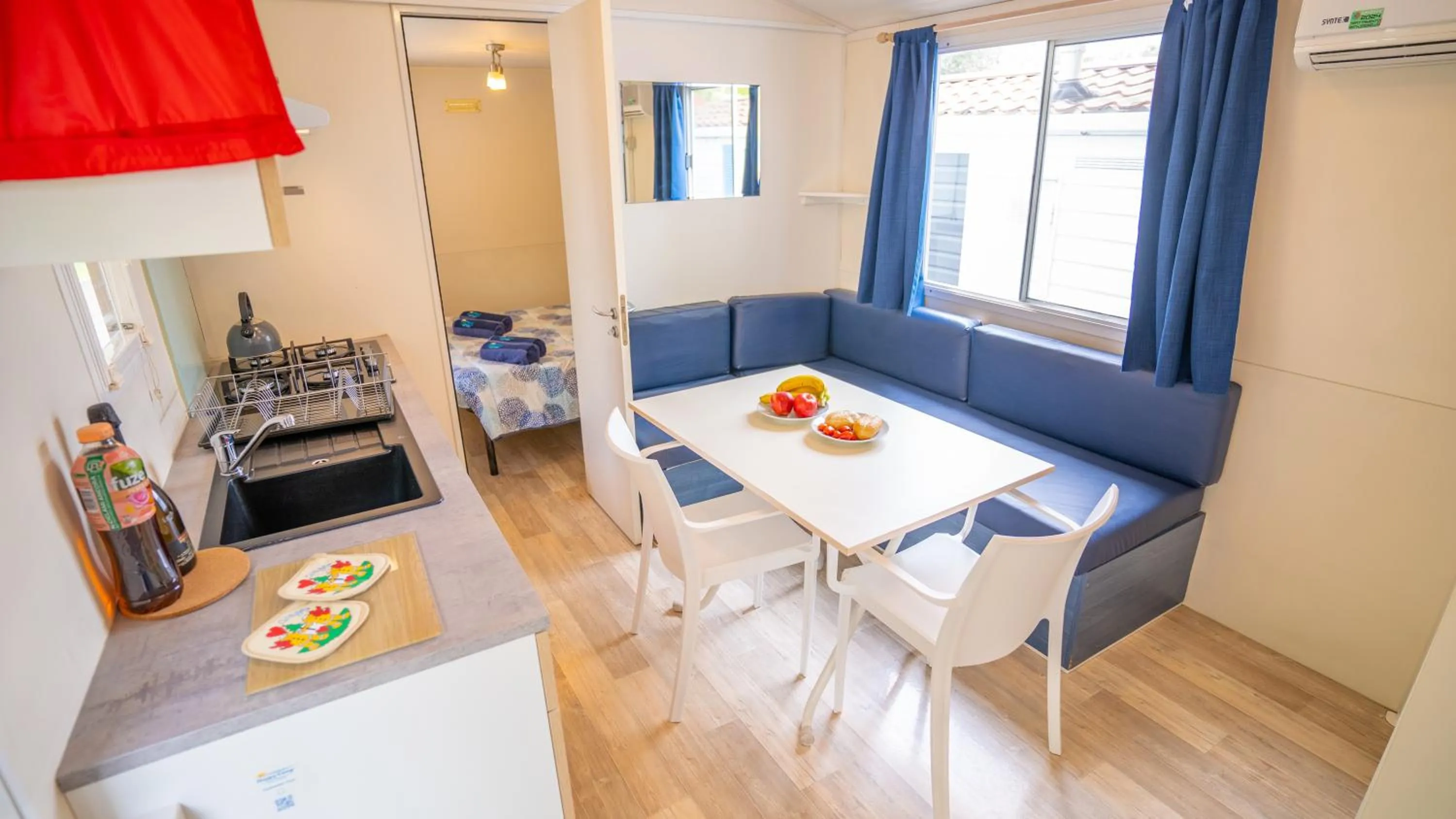Kitchen or kitchenette, Bed in Happy Camp Mobile Homes in Brioni Sunny Camping