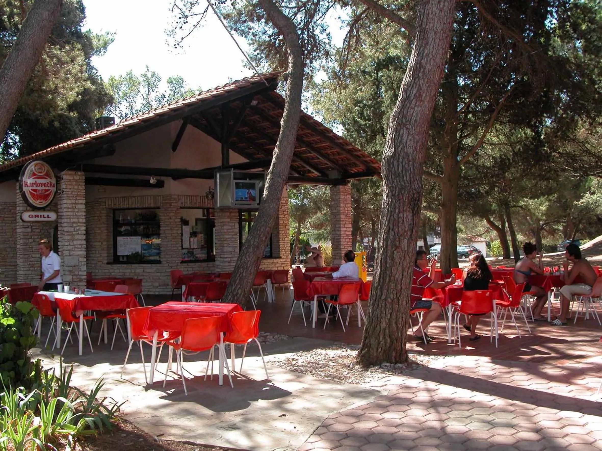 Restaurant/places to eat in Happy Camp Mobile Homes in Brioni Sunny Camping