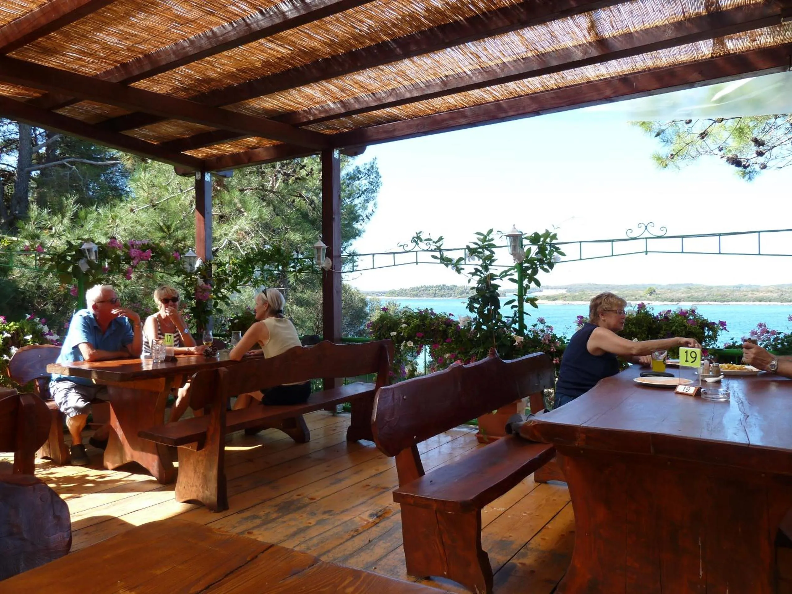 Restaurant/places to eat in Happy Camp Mobile Homes in Brioni Sunny Camping
