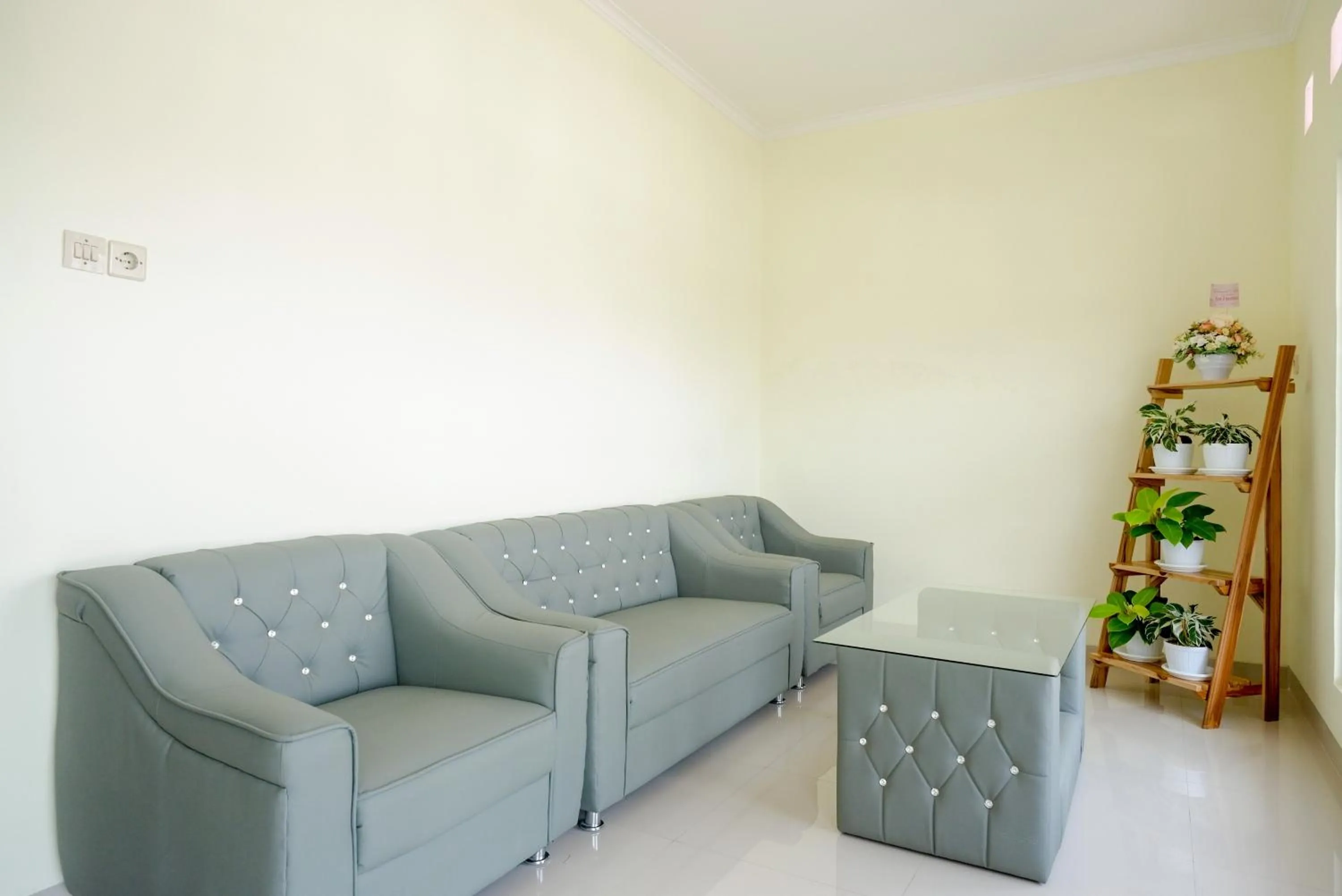 Property building in RedDoorz near Rita Supermall Purwokerto 2