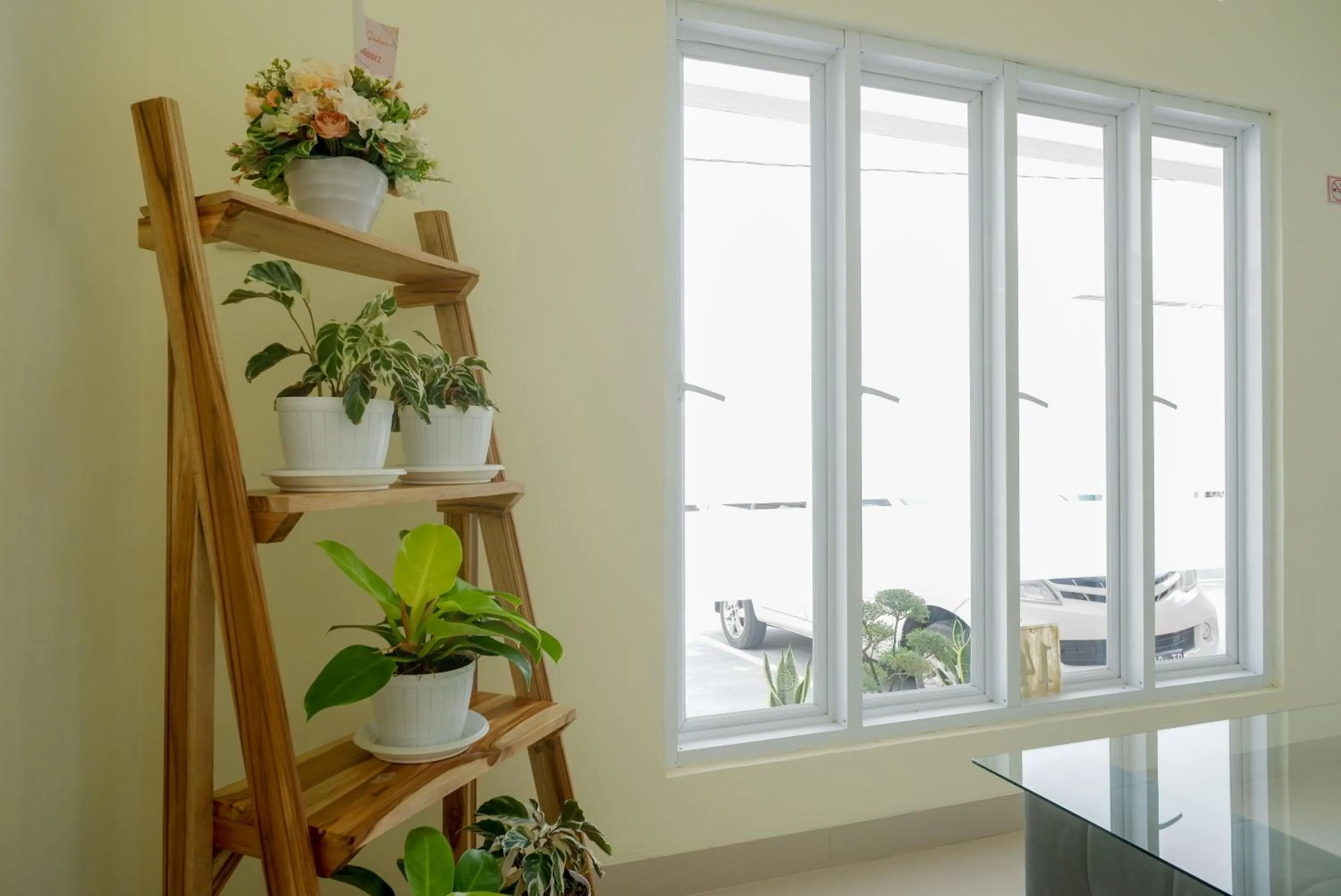 Lobby or reception in RedDoorz near Rita Supermall Purwokerto 2