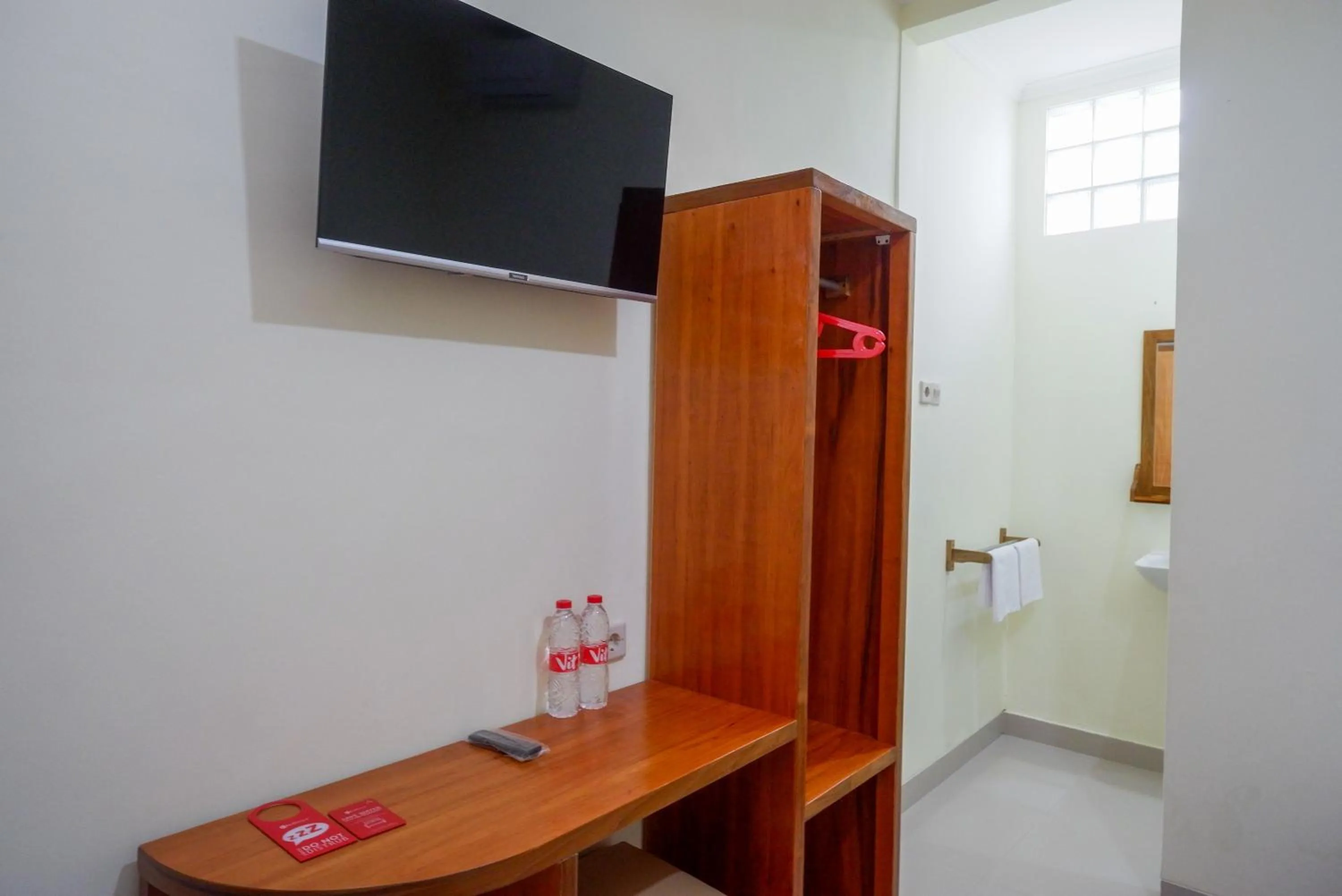 Bedroom in RedDoorz near Rita Supermall Purwokerto 2