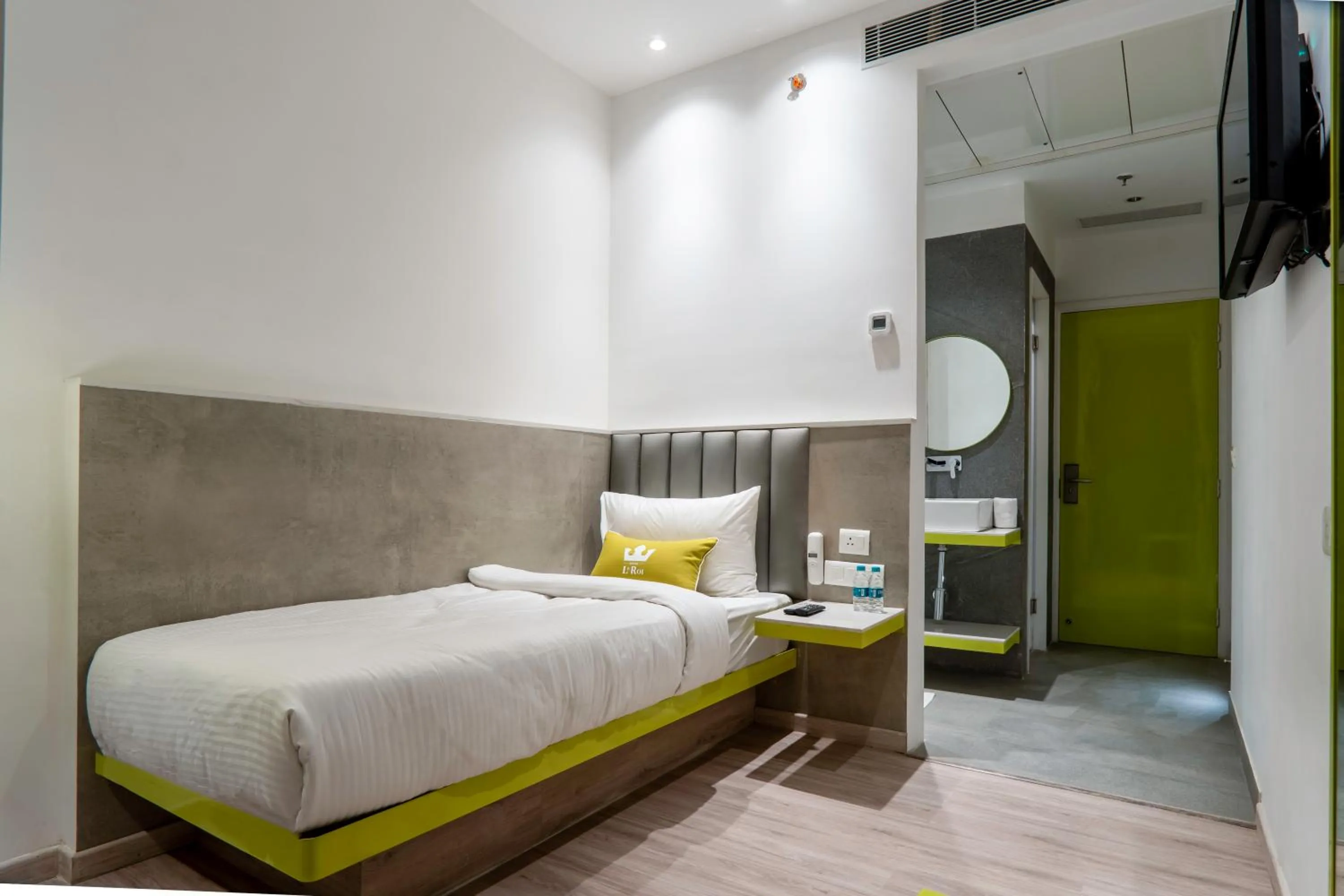 Bedroom, Bed in Le ROI Express Paharganj