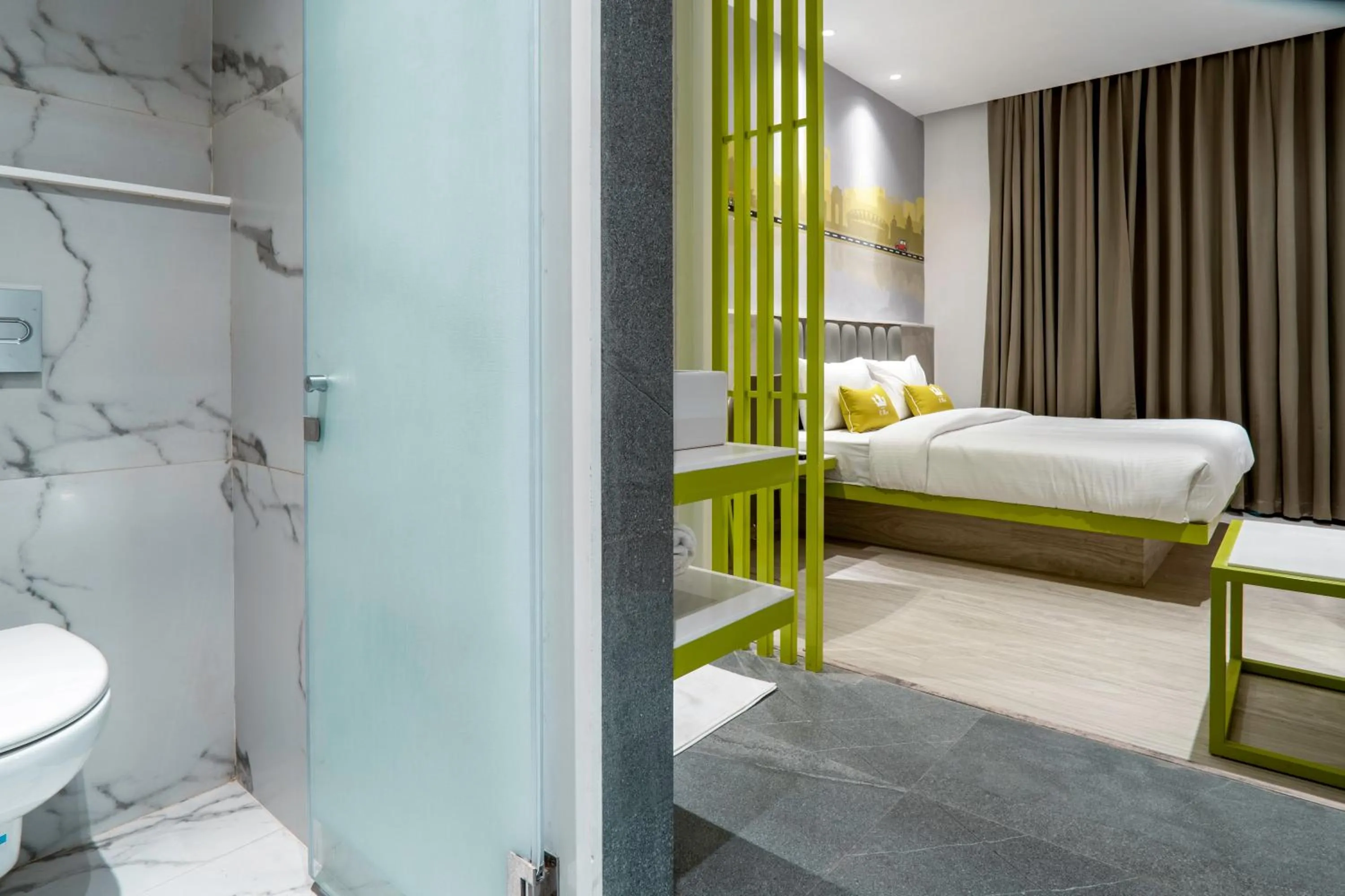 View (from property/room), Bed in Le ROI Express Paharganj