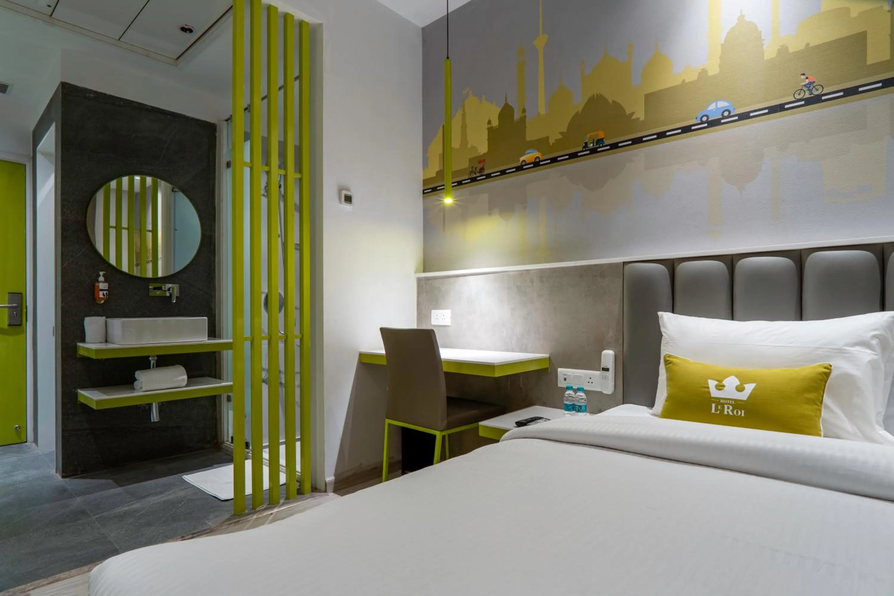 Bed in Le ROI Express Paharganj