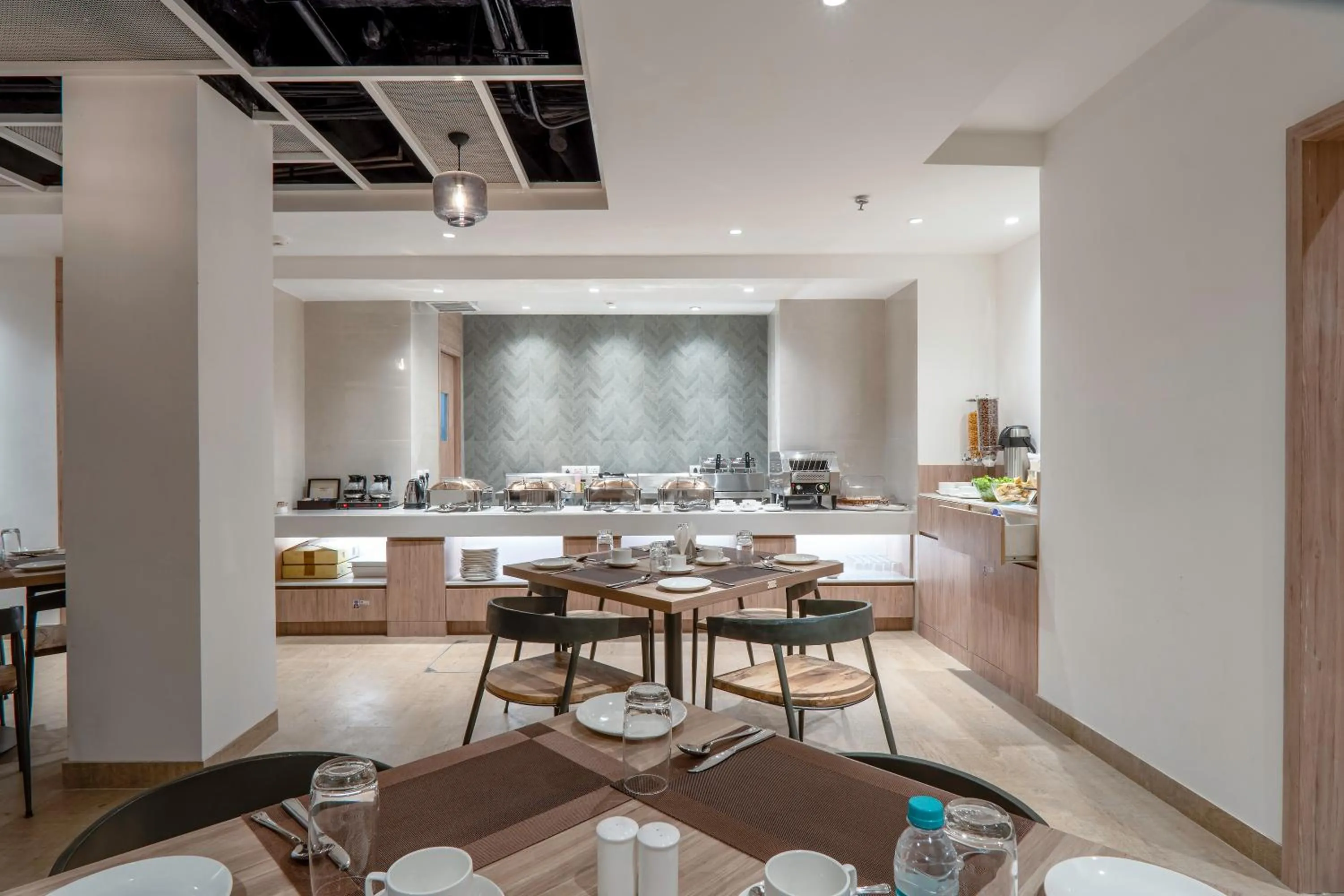 Property logo or sign in Le ROI Express Paharganj