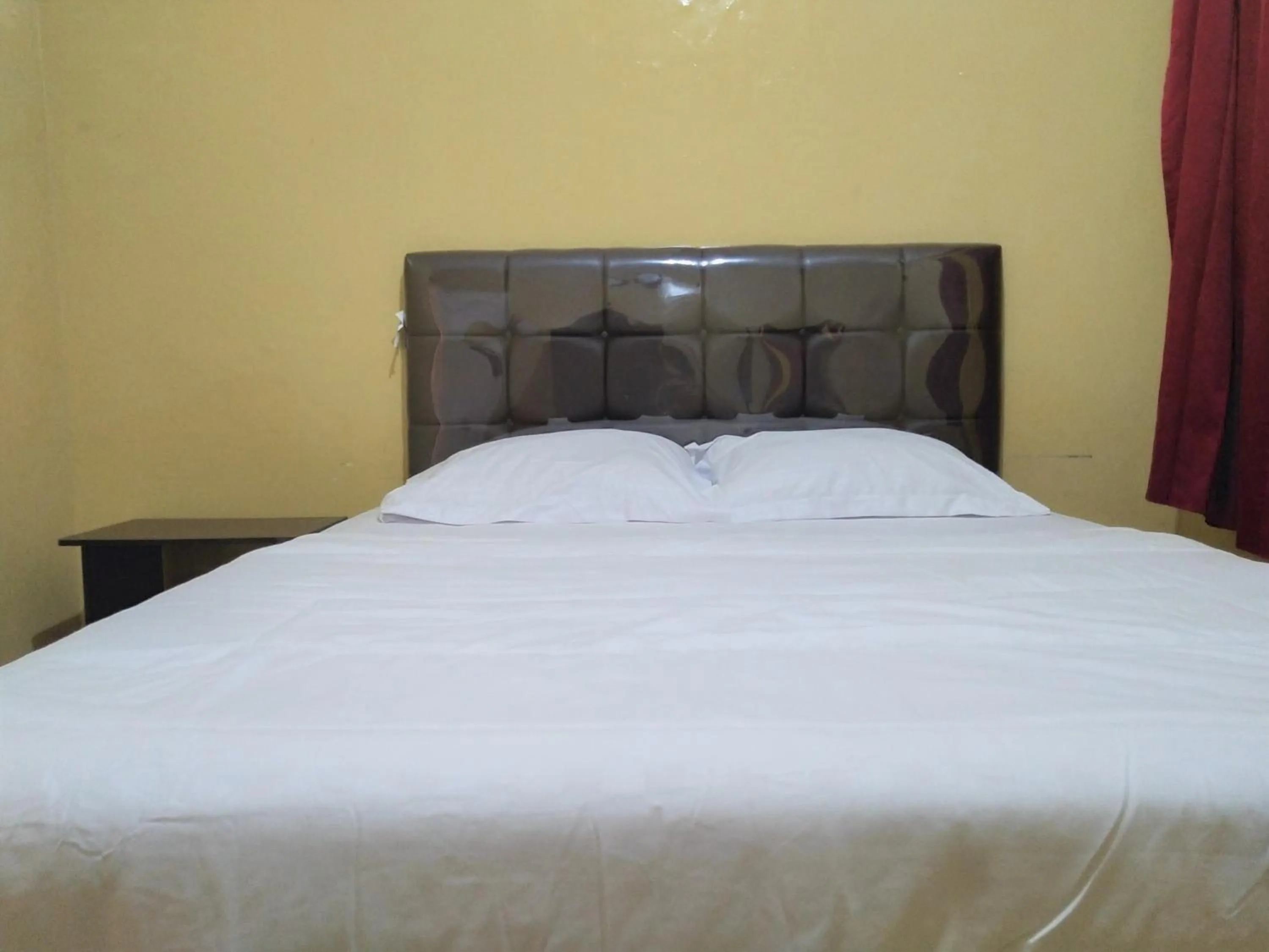 Bedroom, Bed in Hotel Pekalongan Syariah Mitra RedDoorz