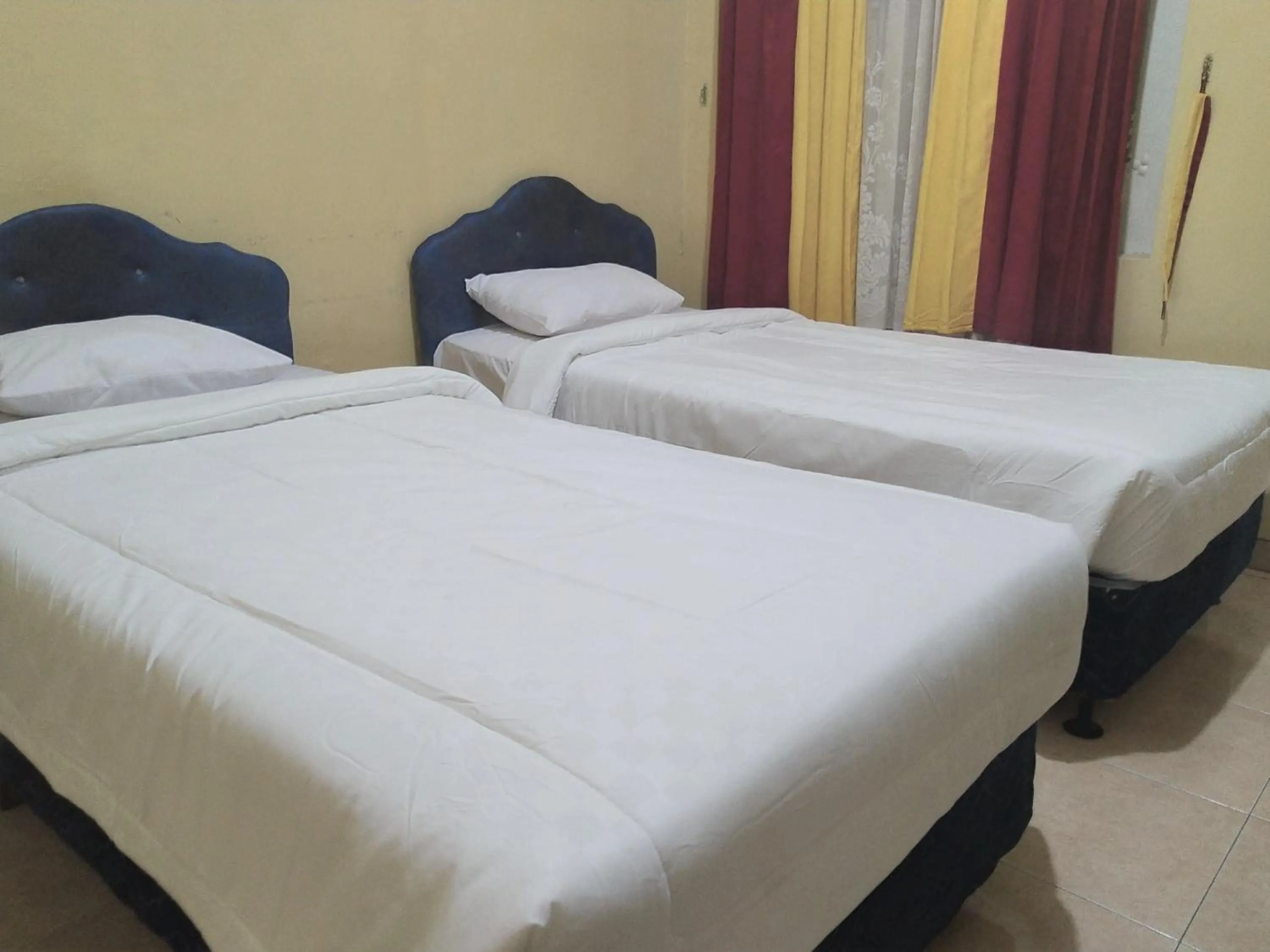 Bedroom, Bed in Hotel Pekalongan Syariah Mitra RedDoorz