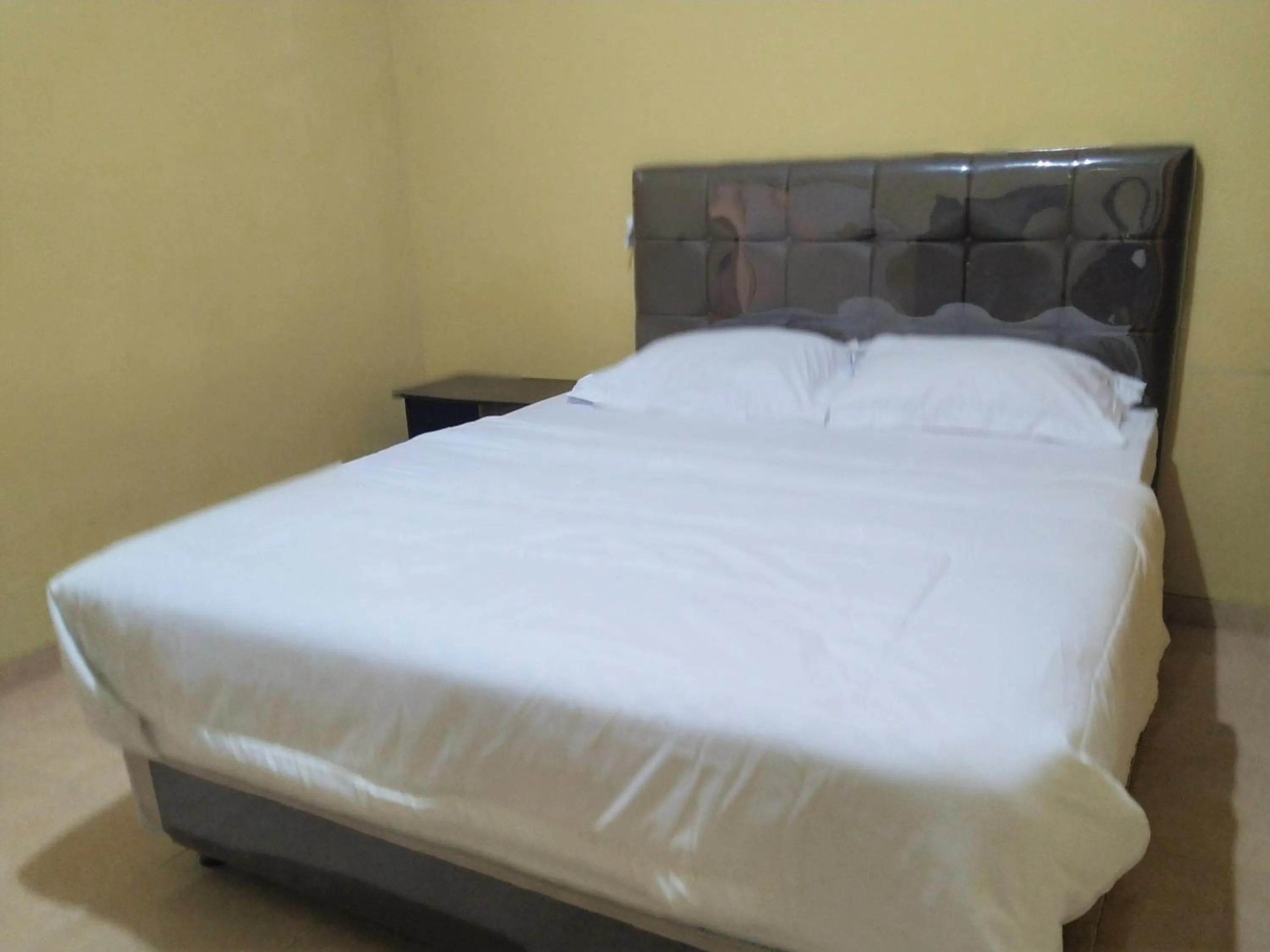 Bedroom, Bed in Hotel Pekalongan Syariah Mitra RedDoorz