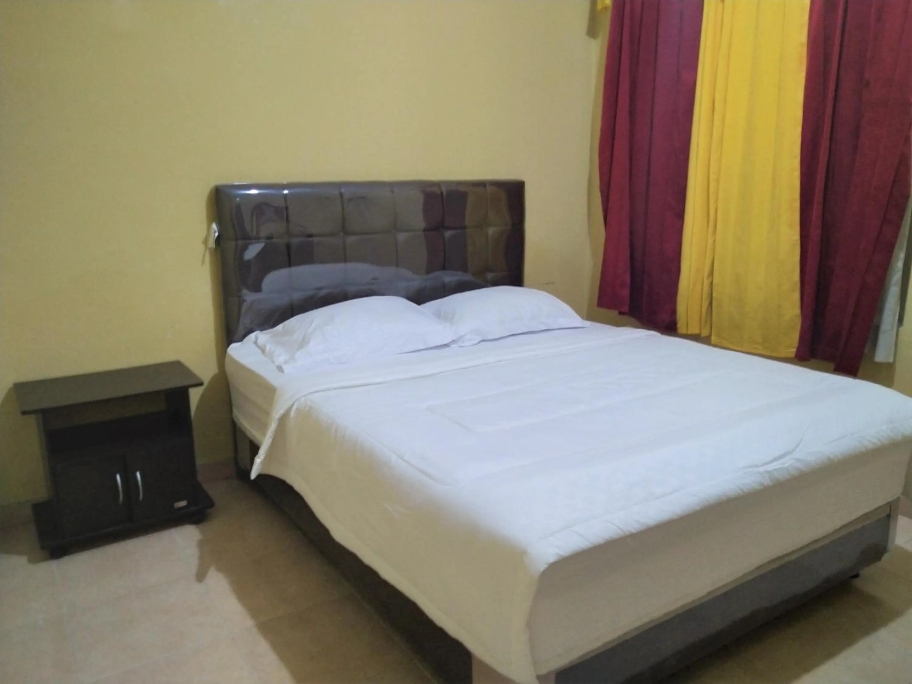 Bedroom, Bed in Hotel Pekalongan Syariah Mitra RedDoorz