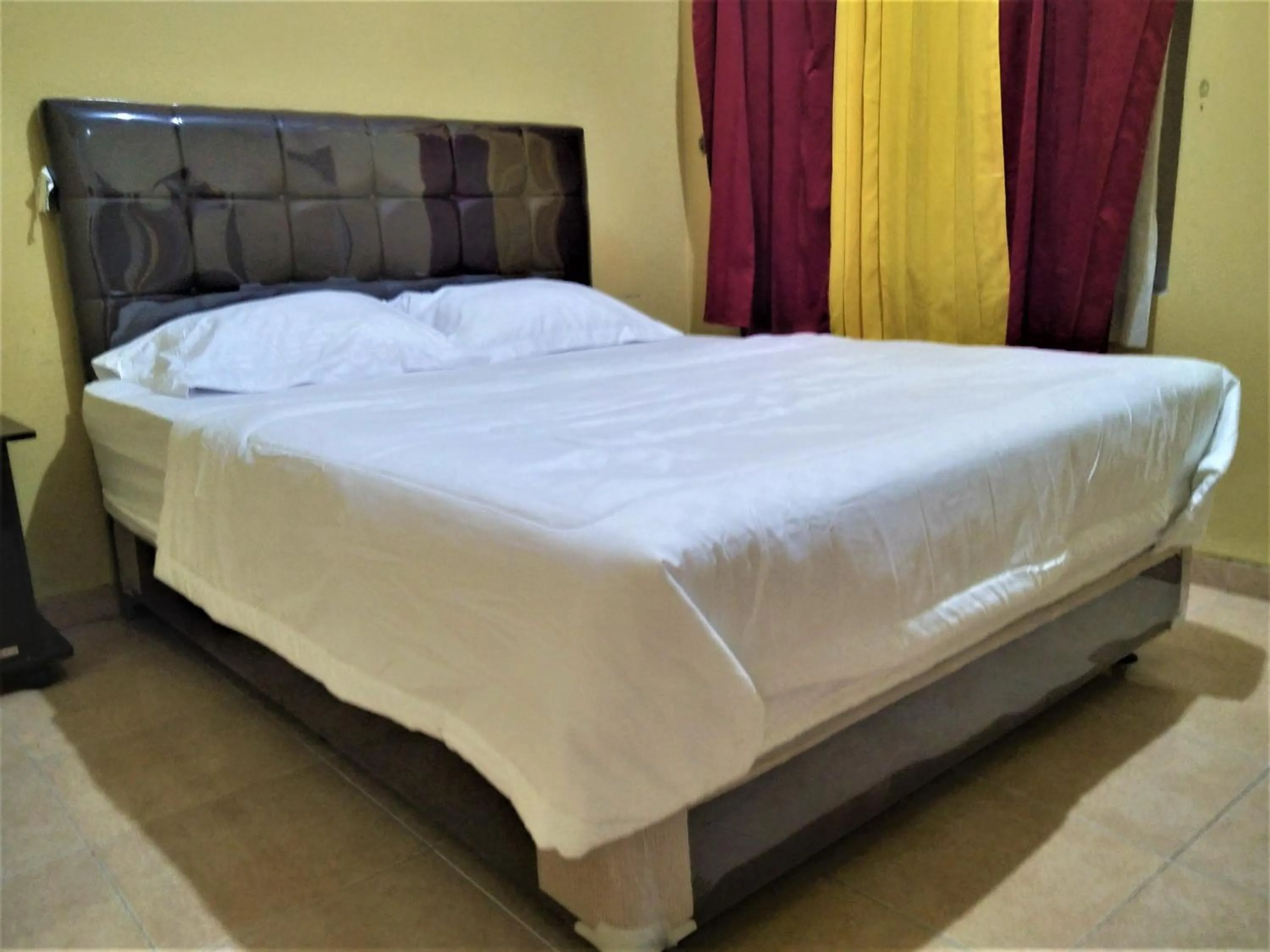 Bedroom, Bed in Hotel Pekalongan Syariah Mitra RedDoorz