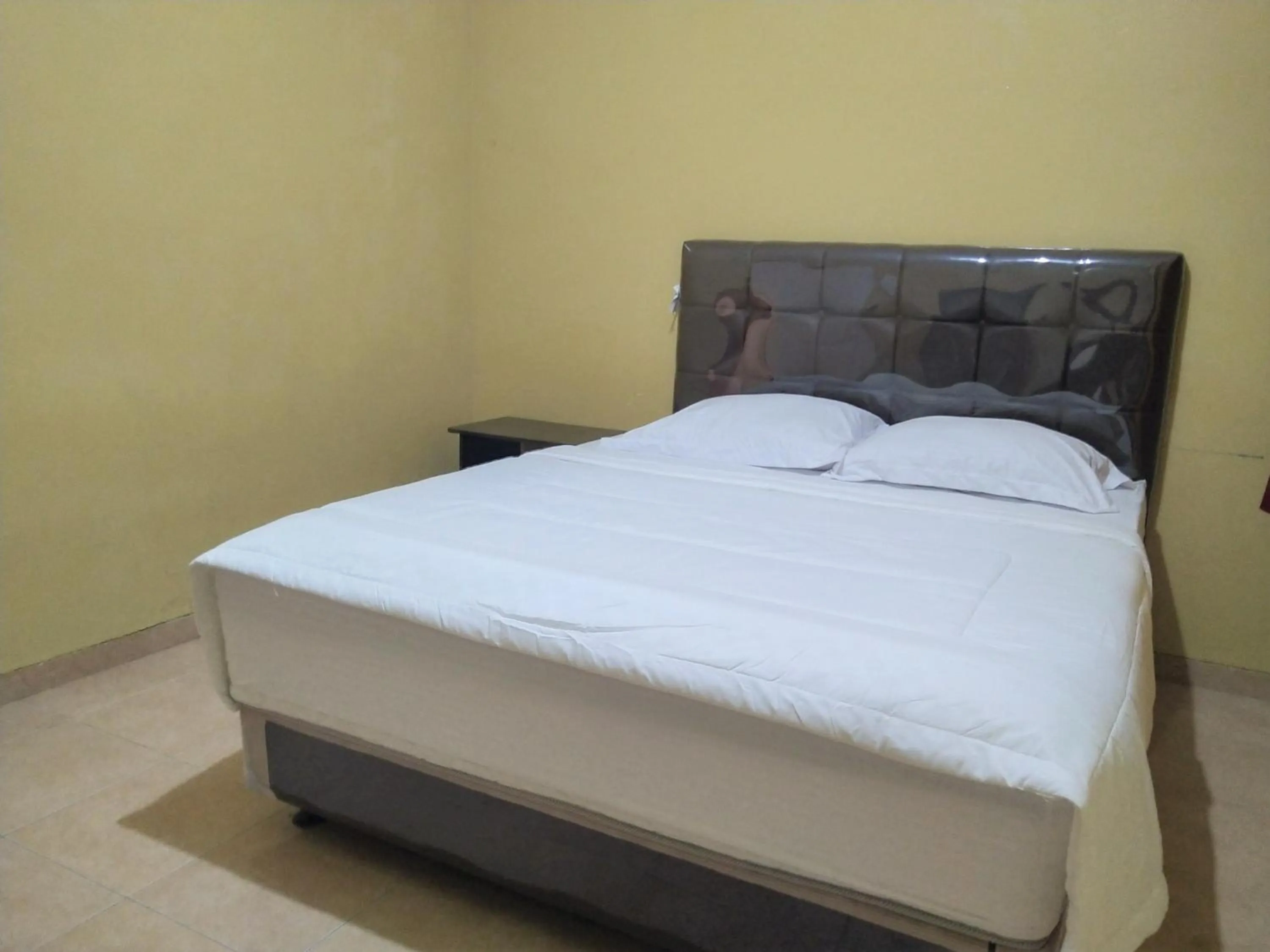 Bedroom, Bed in Hotel Pekalongan Syariah Mitra RedDoorz