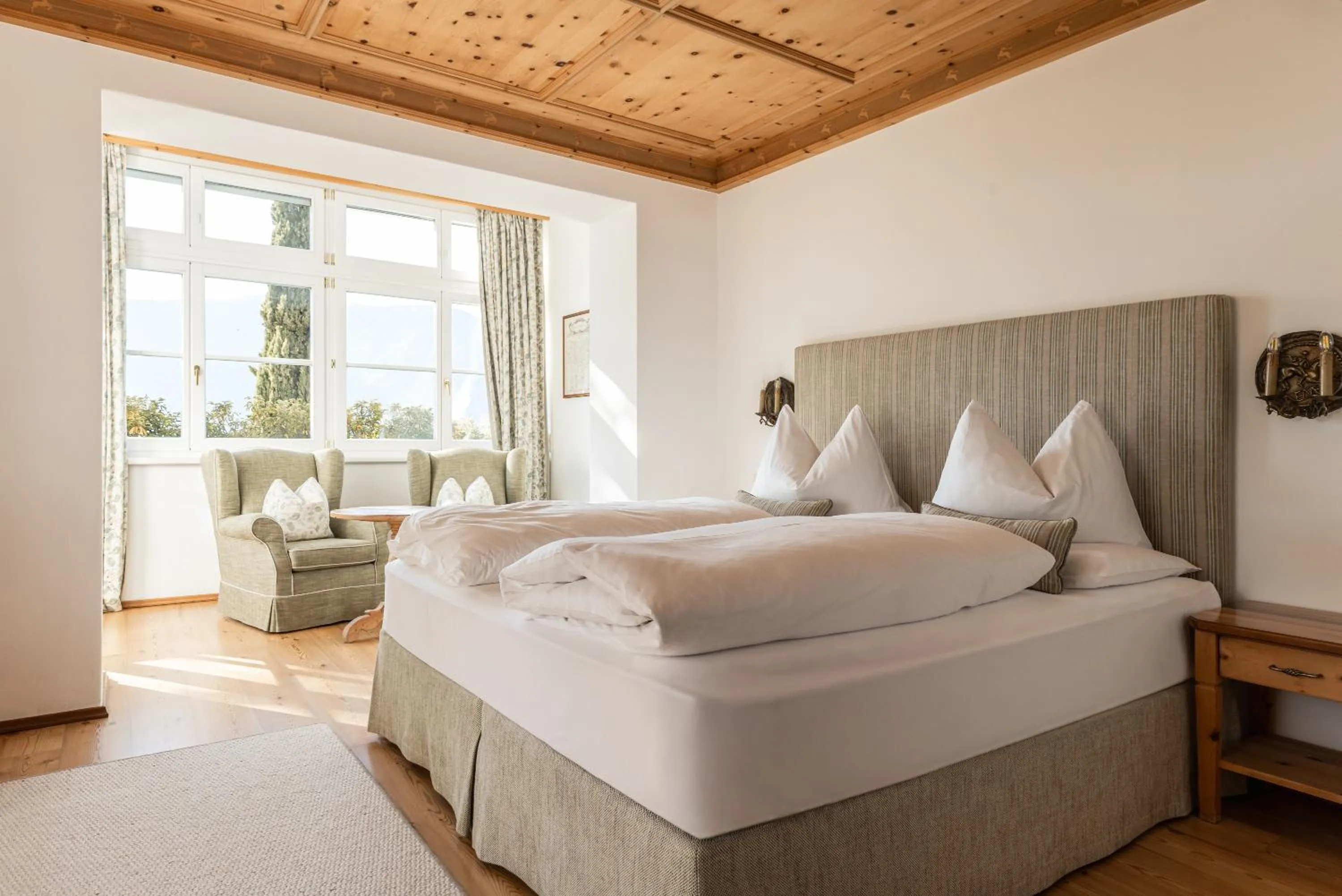 Photo of the whole room, Bed in Relais & Chateaux Hotel Castel Fragsburg