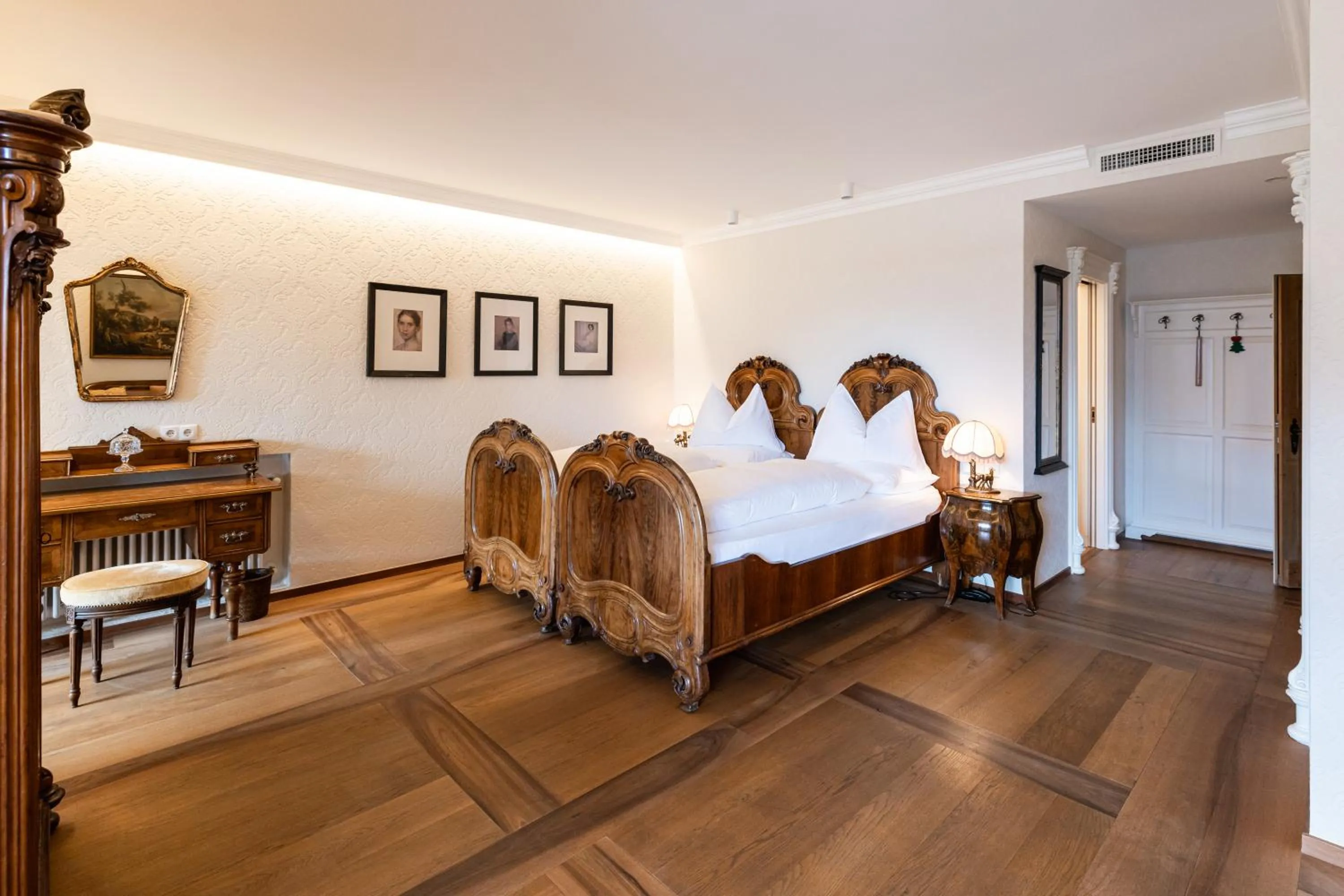 Photo of the whole room, Bed in Relais & Chateaux Hotel Castel Fragsburg