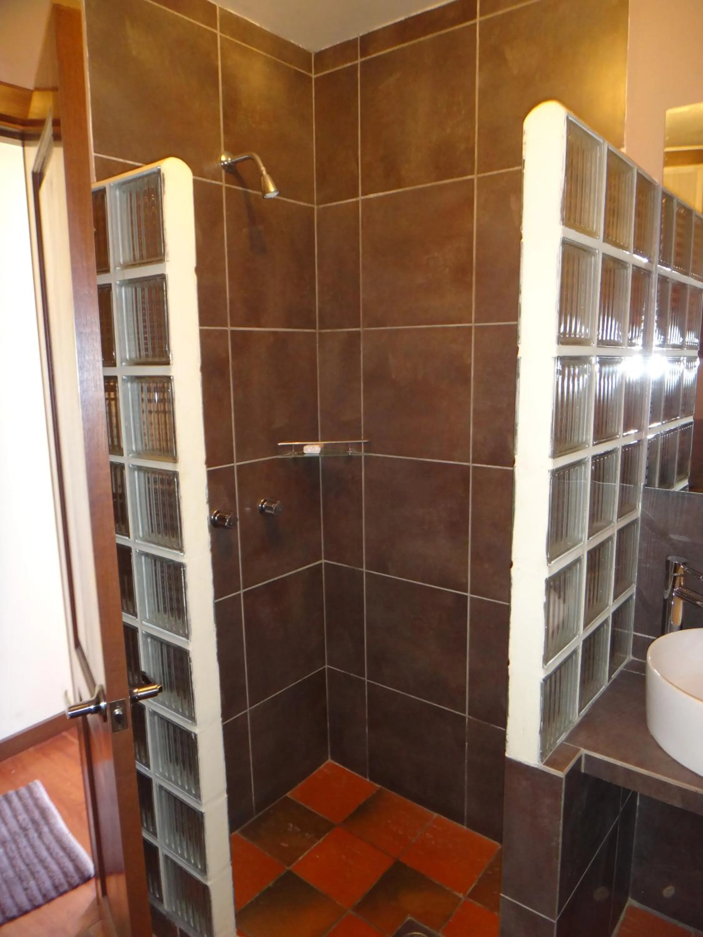 Budget Double or Twin Room - single occupancy in Rendezvous Hostal