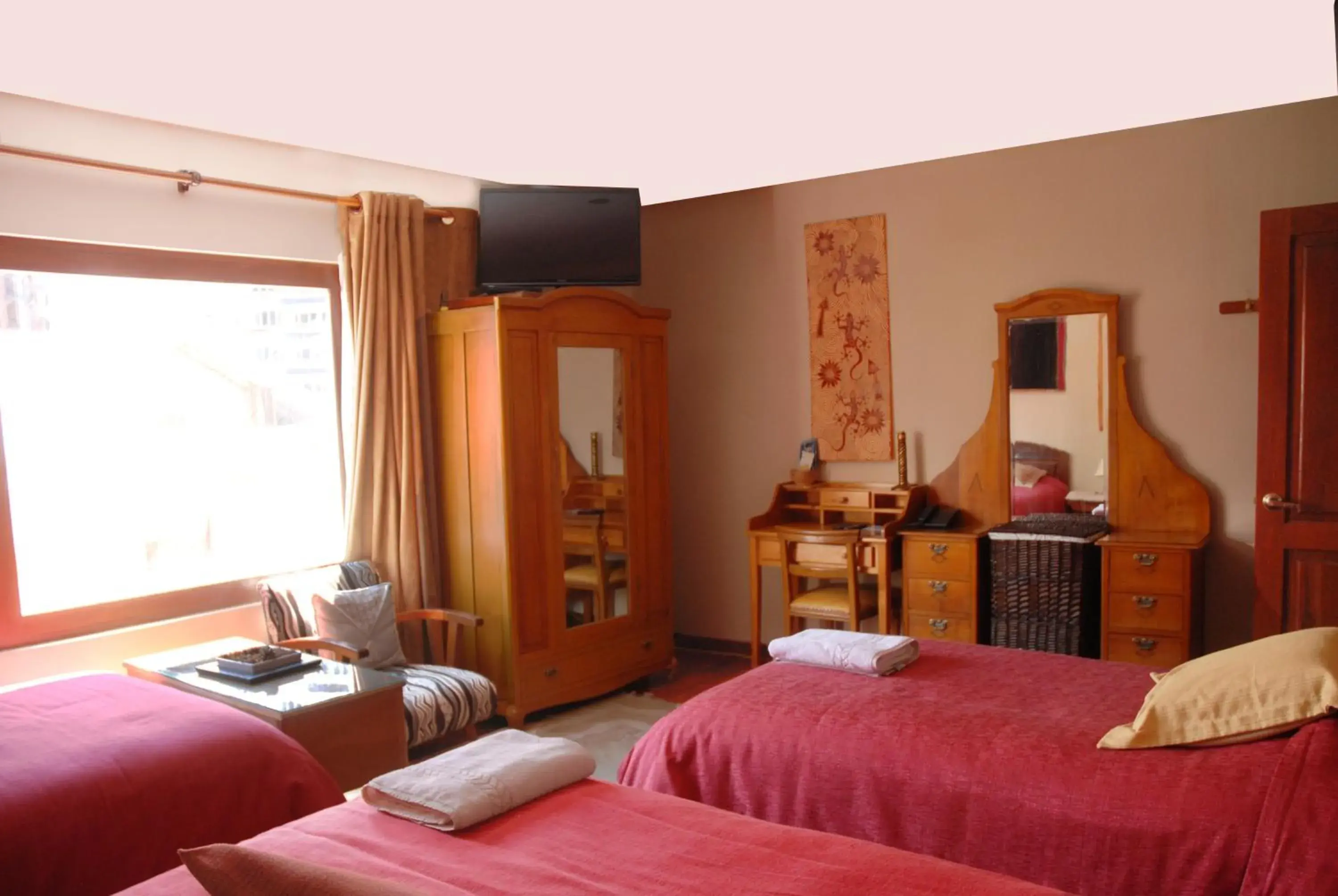 Standard Triple Room with Private Bathroom - single occupancy in Rendezvous Hostal Standard Triple Room with Private Bathroom - single occupancy in Rendezvous Hostal