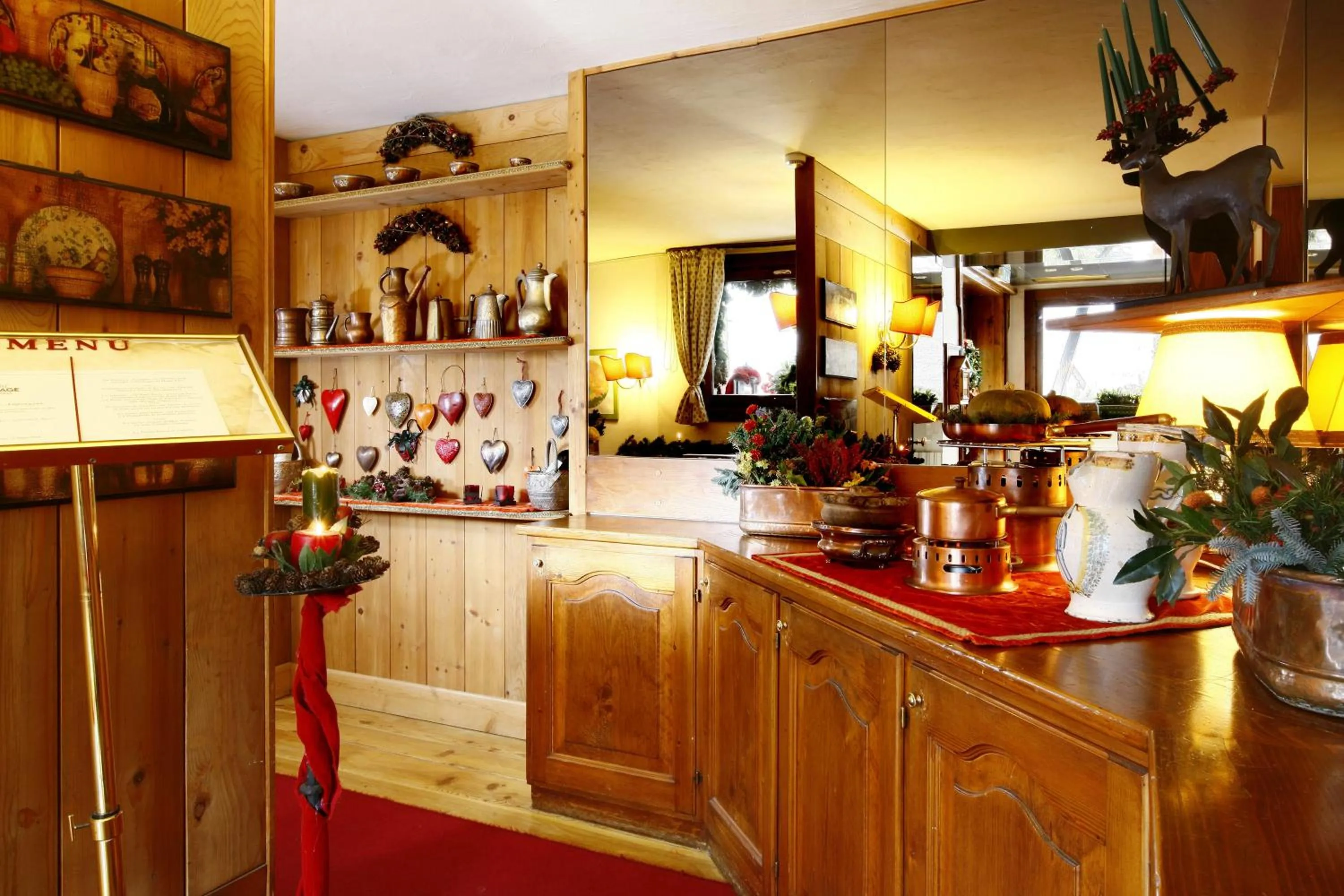 Restaurant/places to eat in Hotel Mirage