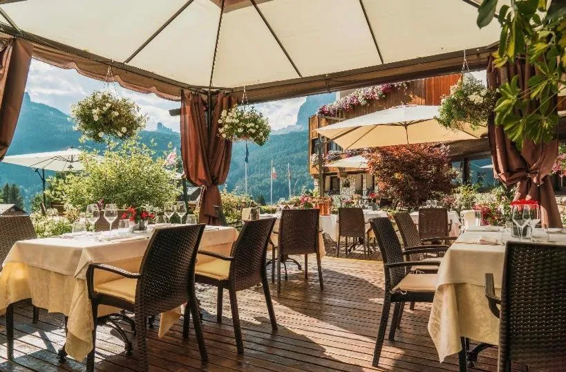 Restaurant/places to eat in Hotel Mirage