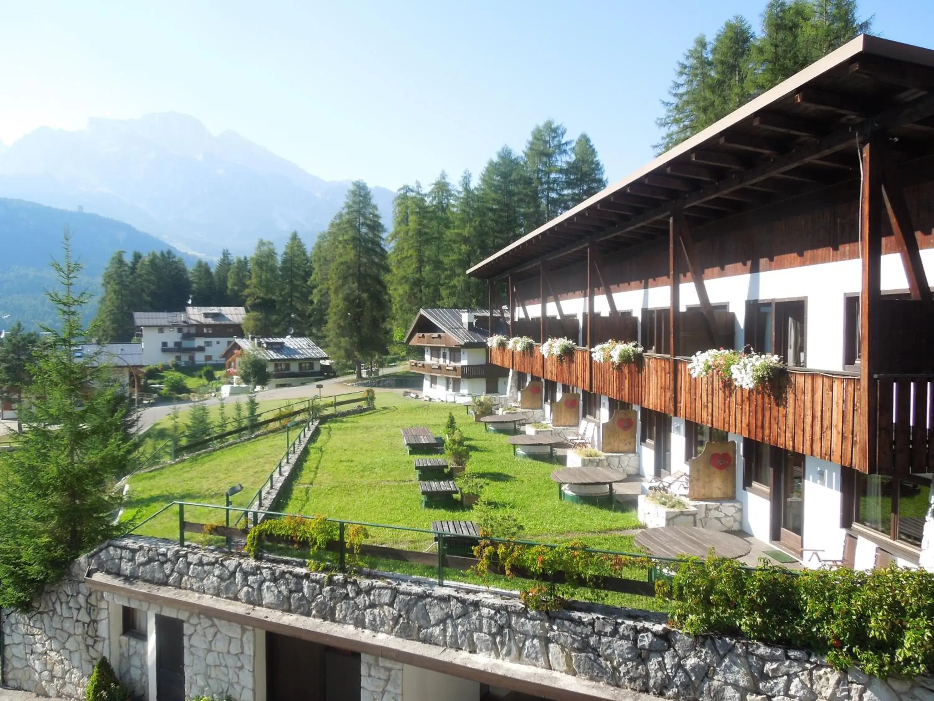 Property building in Hotel Mirage Property building in Hotel Mirage