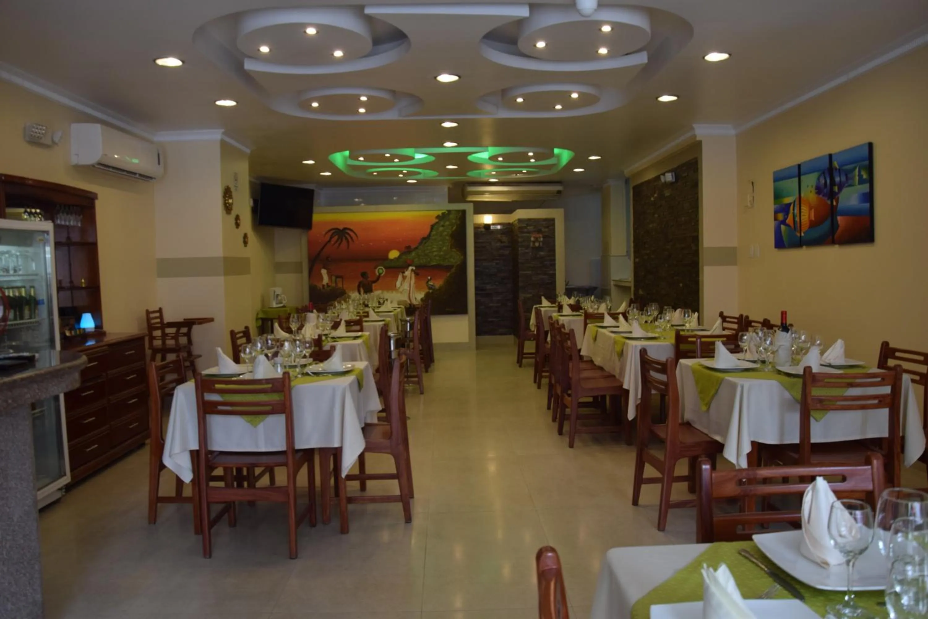 Restaurant/places to eat in Hotel Perla Verde