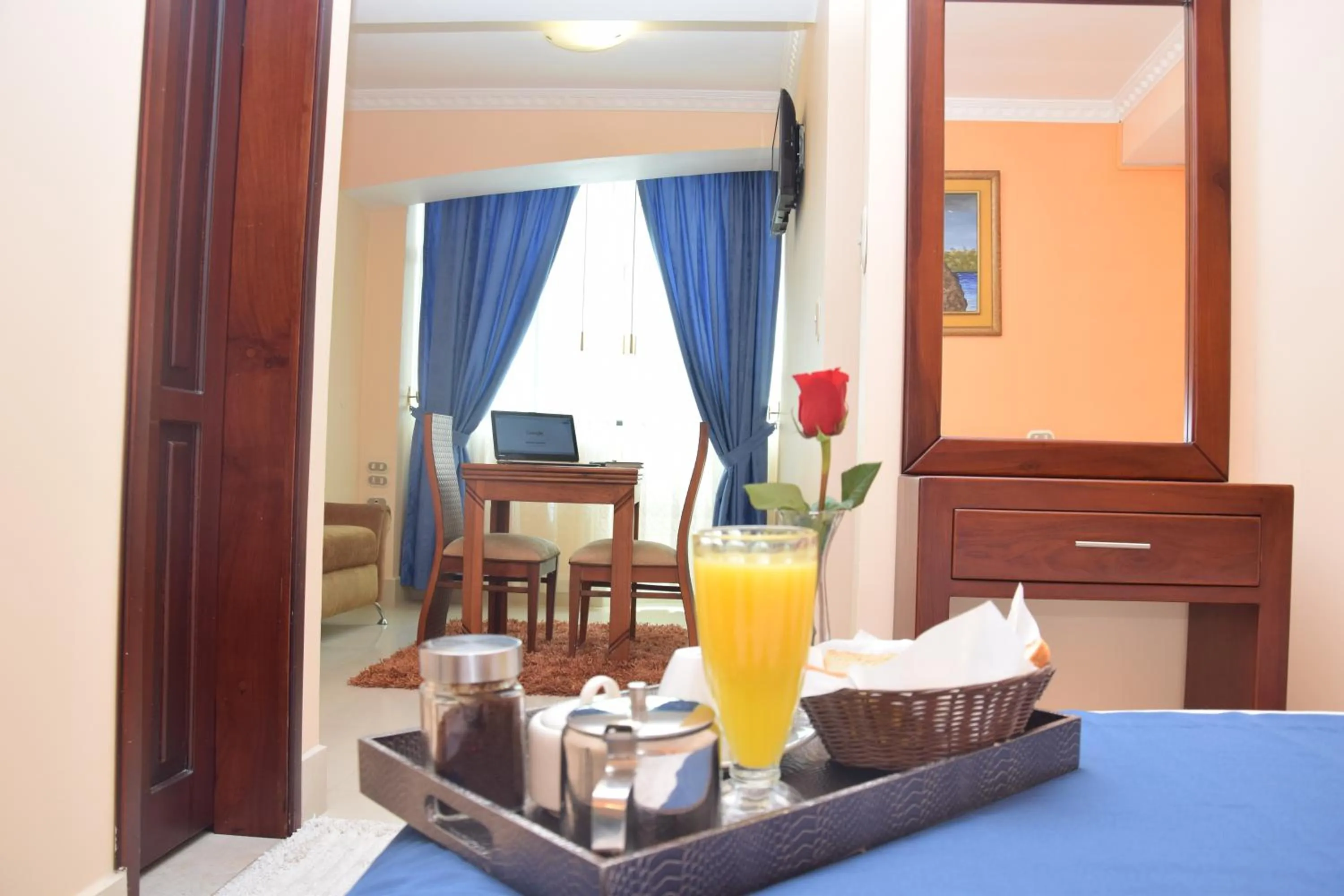 Breakfast, Bed in Hotel Perla Verde