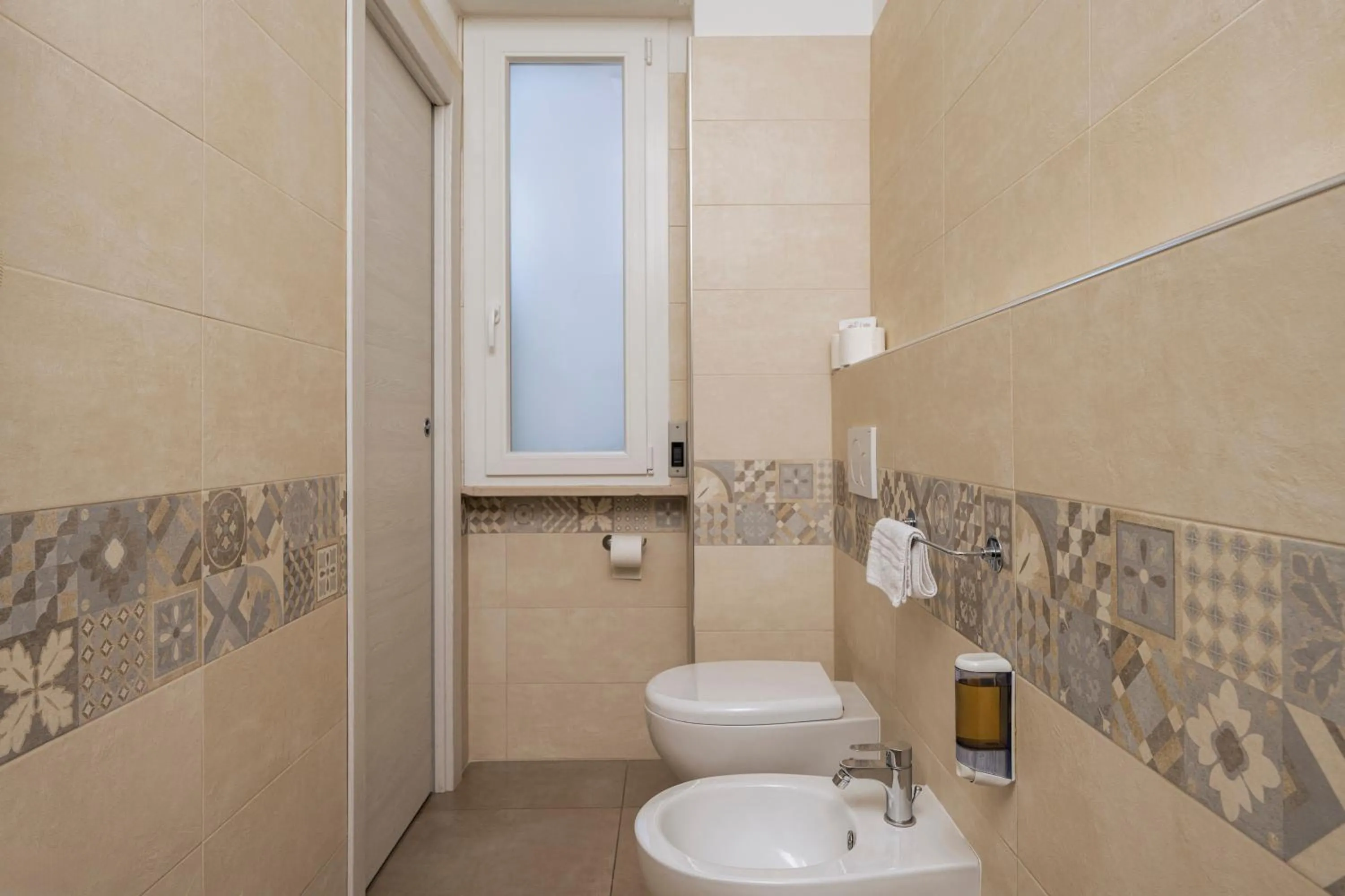 Shower in Hotel Mondial