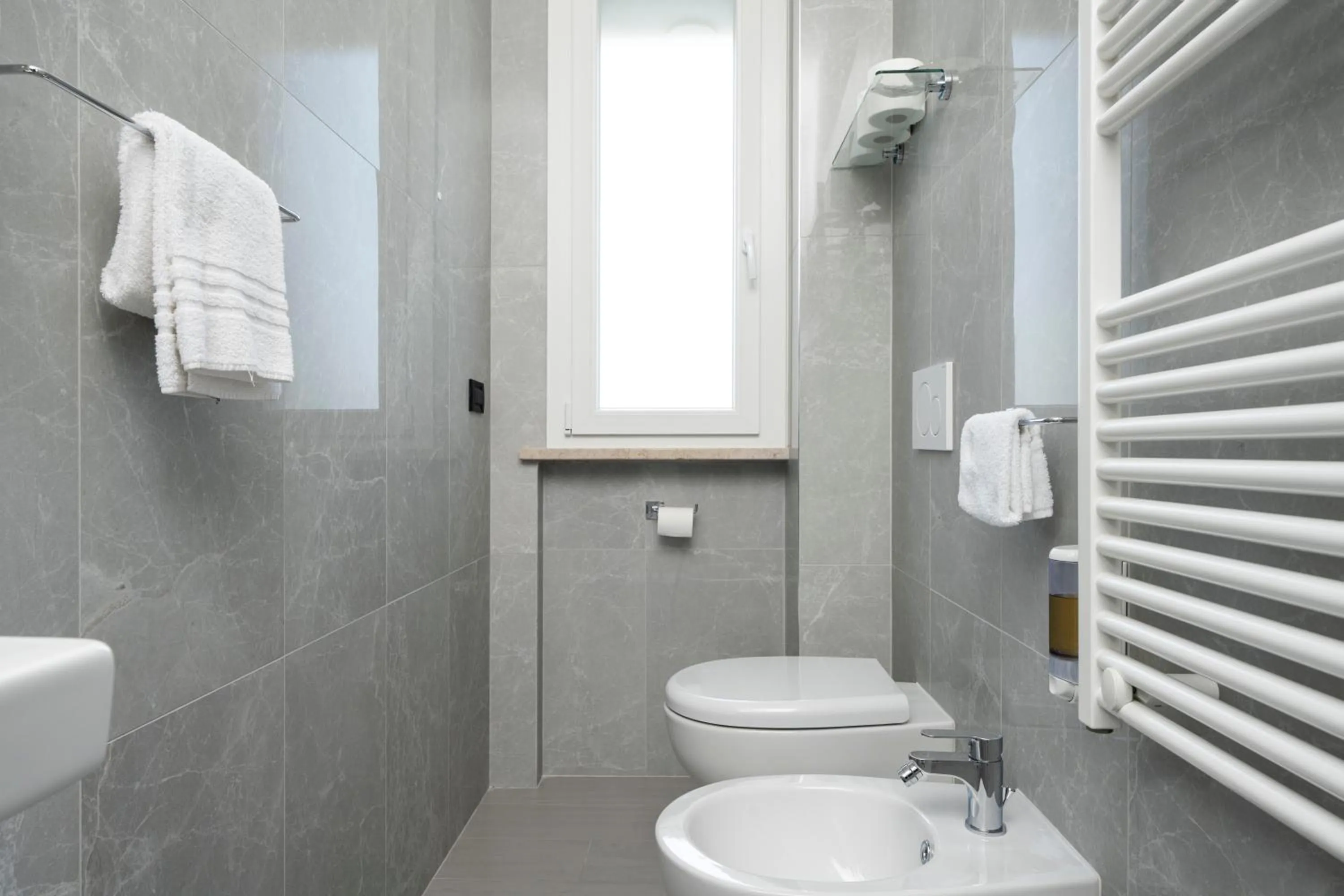 Shower in Hotel Mondial