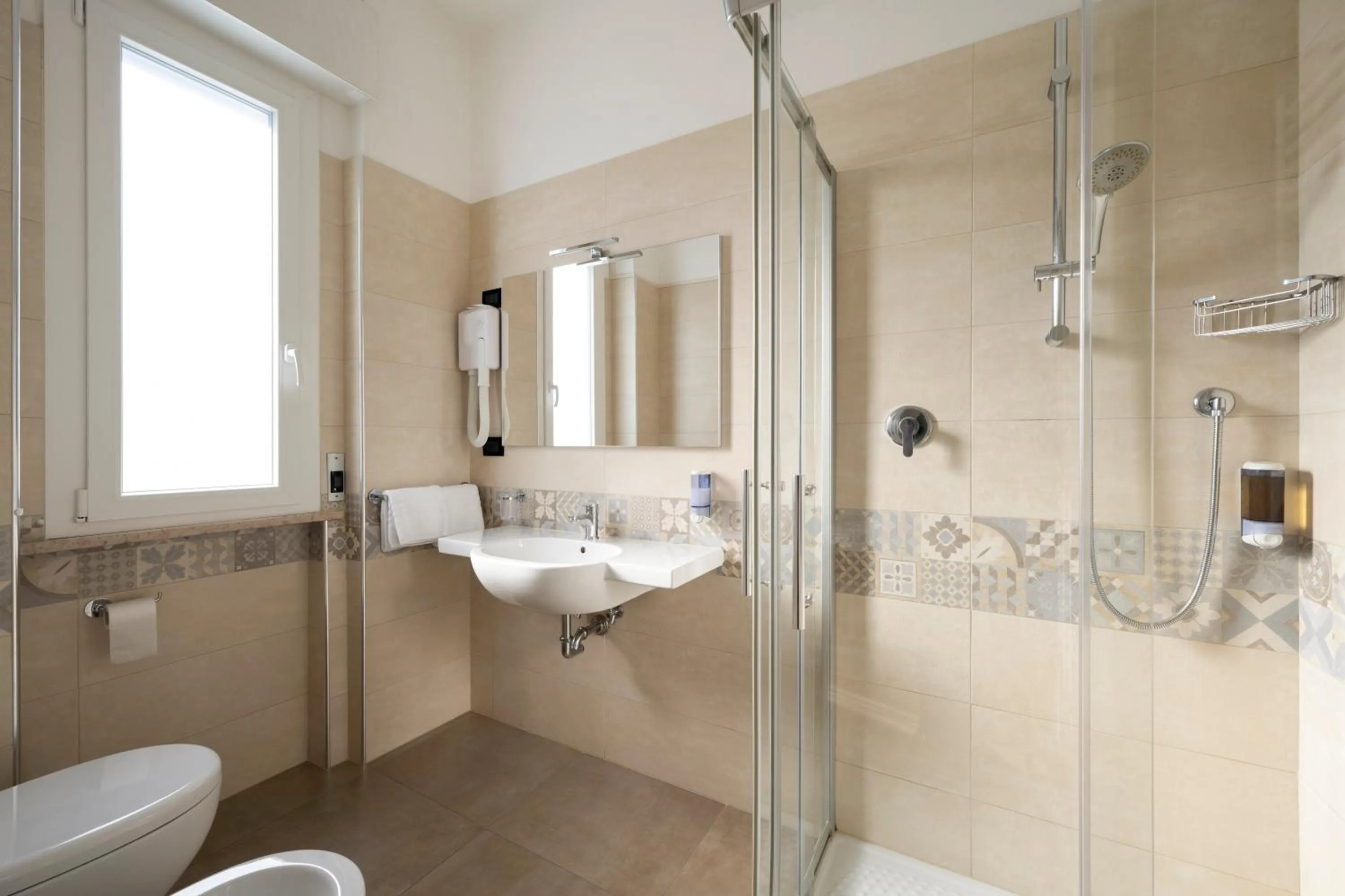 Shower in Hotel Mondial