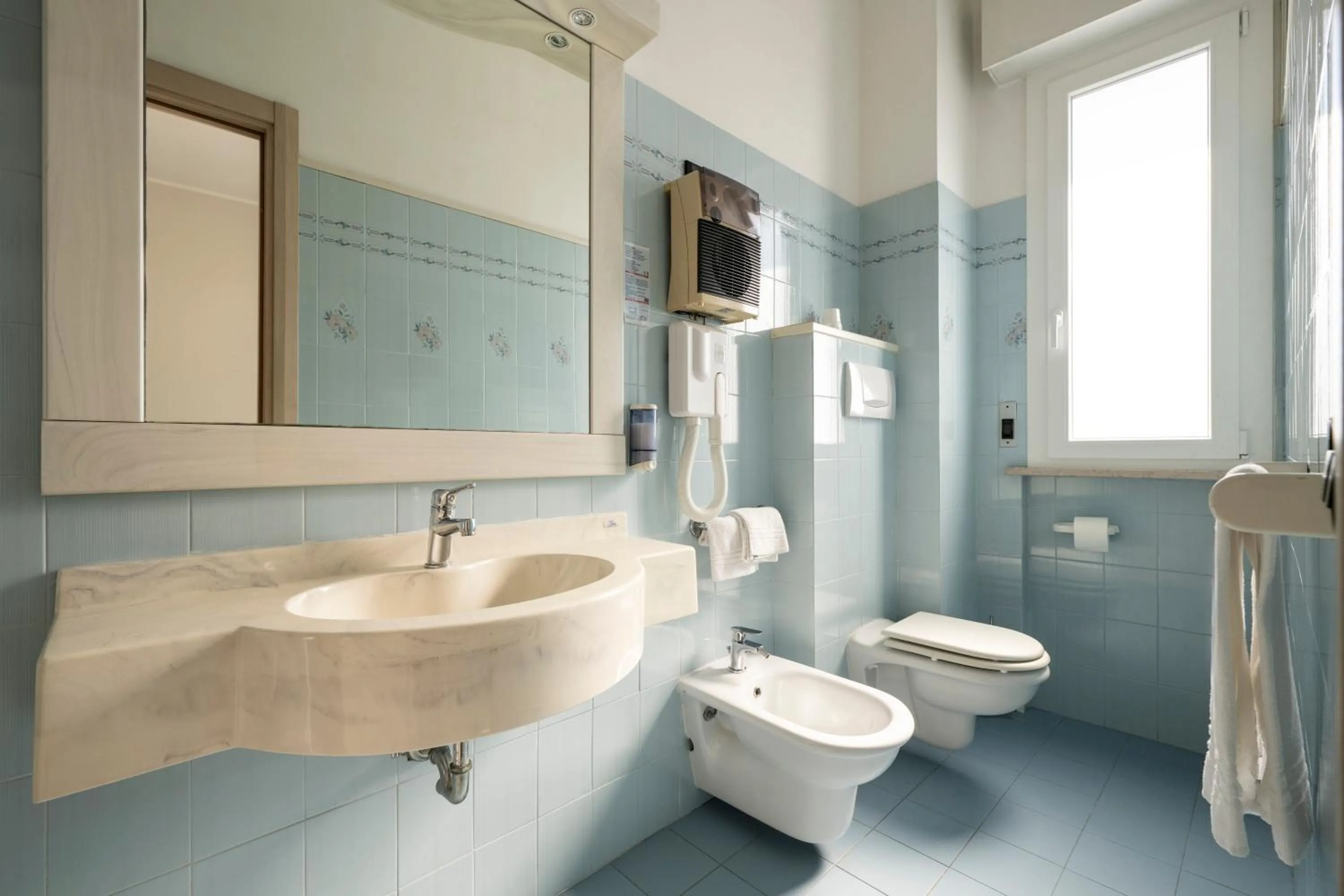 Bathroom in Hotel Mondial