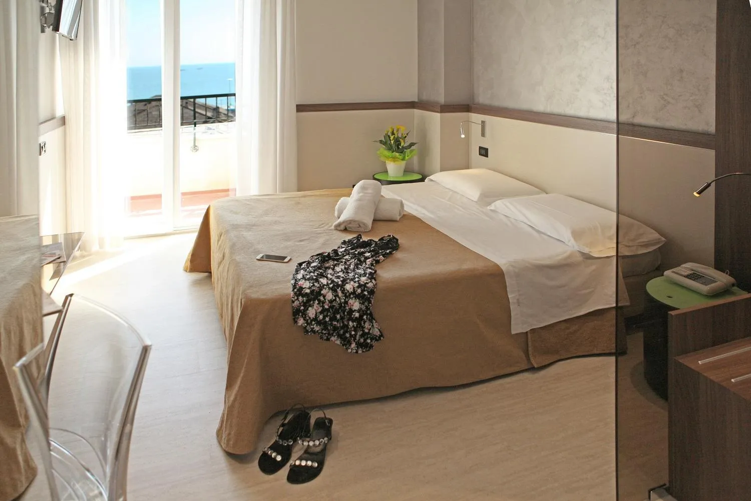 Bedroom, Bed in Hotel Mondial