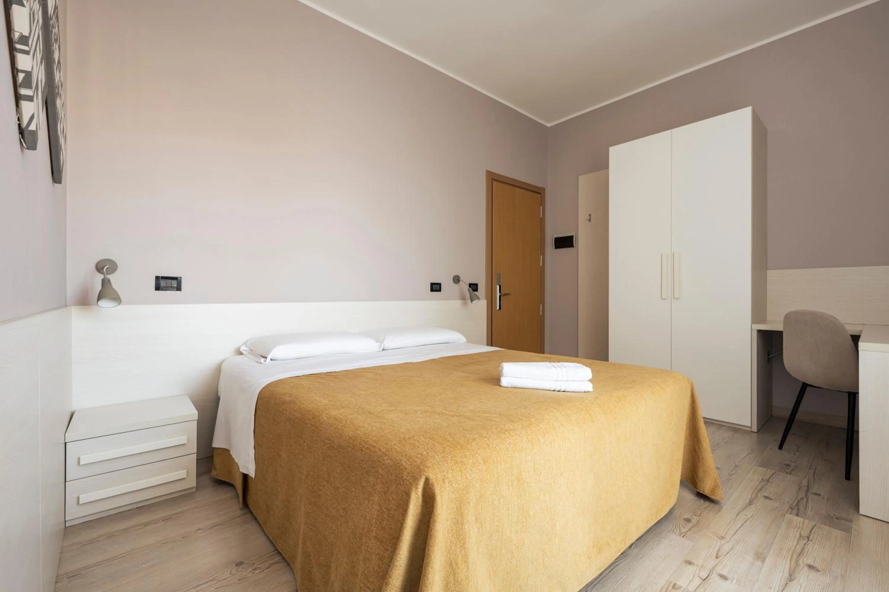 Bed in Hotel Mondial