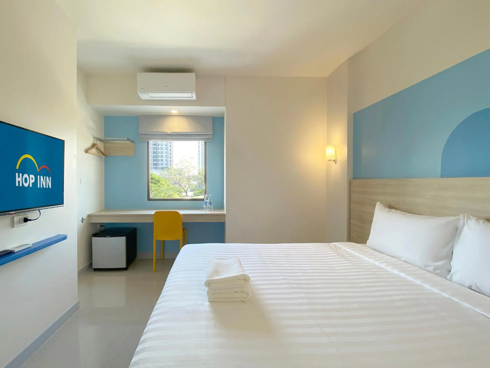 Bedroom, Bed in HOP INN Bangkok Onnut Station