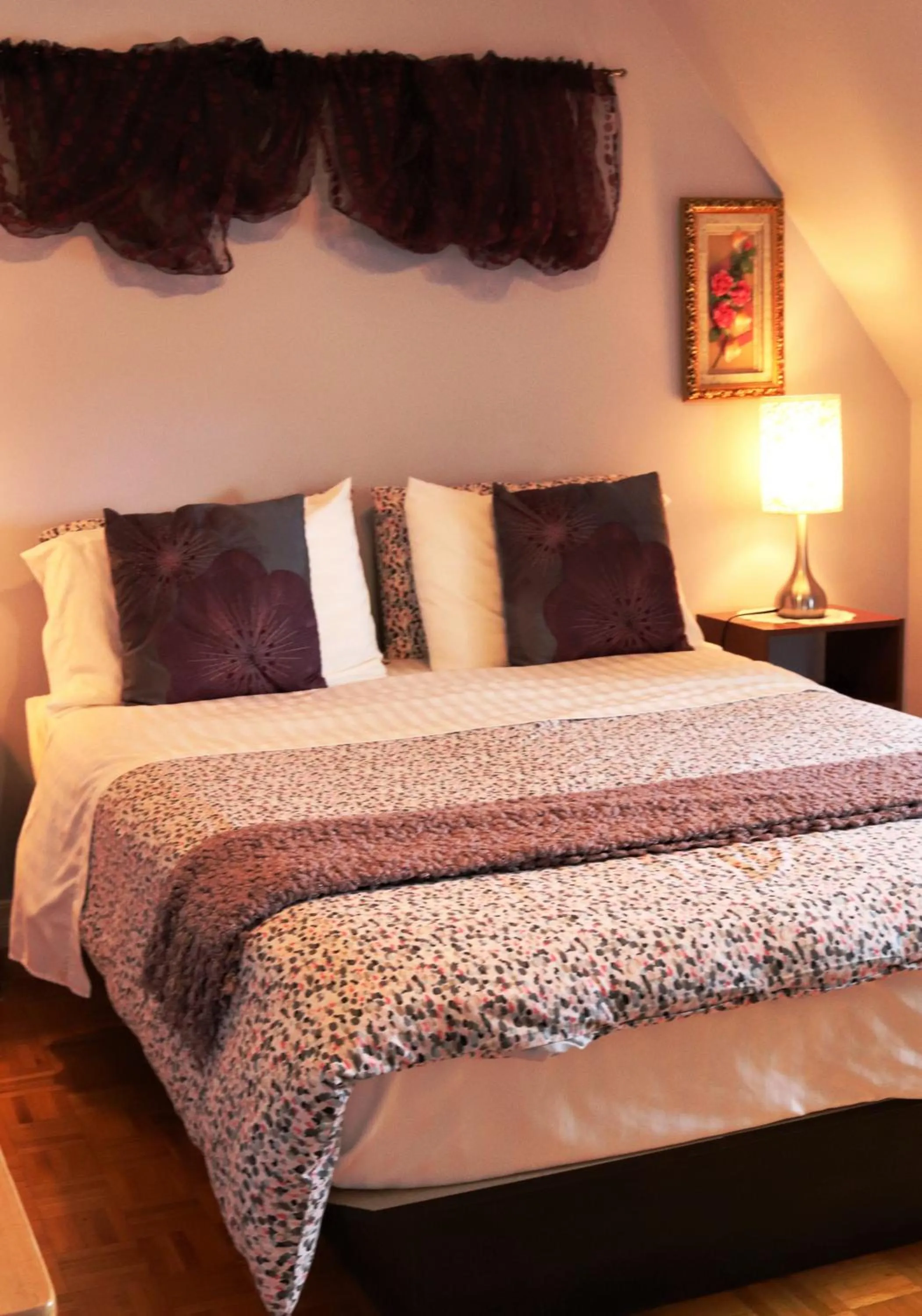 Photo of the whole room, Bed in Au Gîte de la Chute