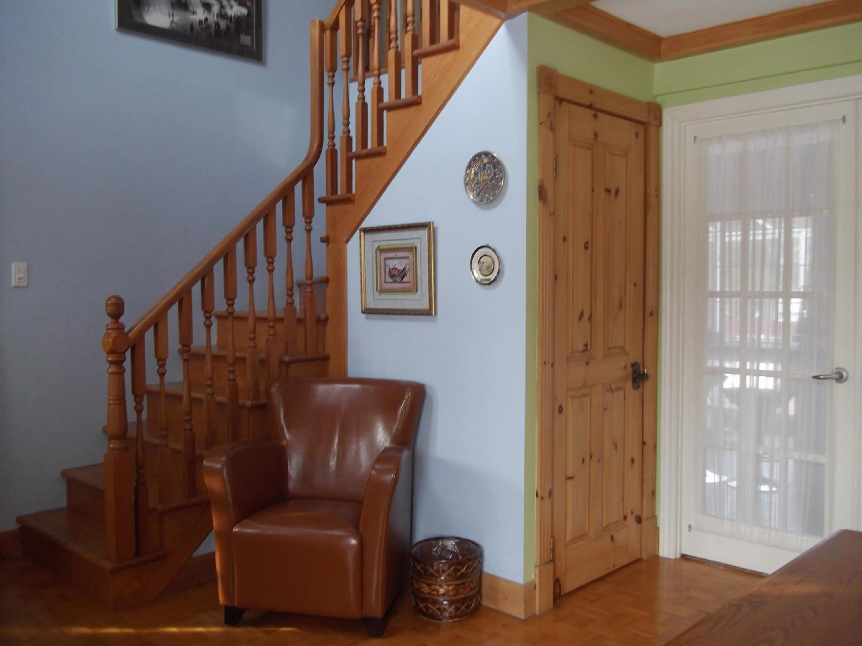 Communal lounge/ TV room in Au Gîte de la Chute