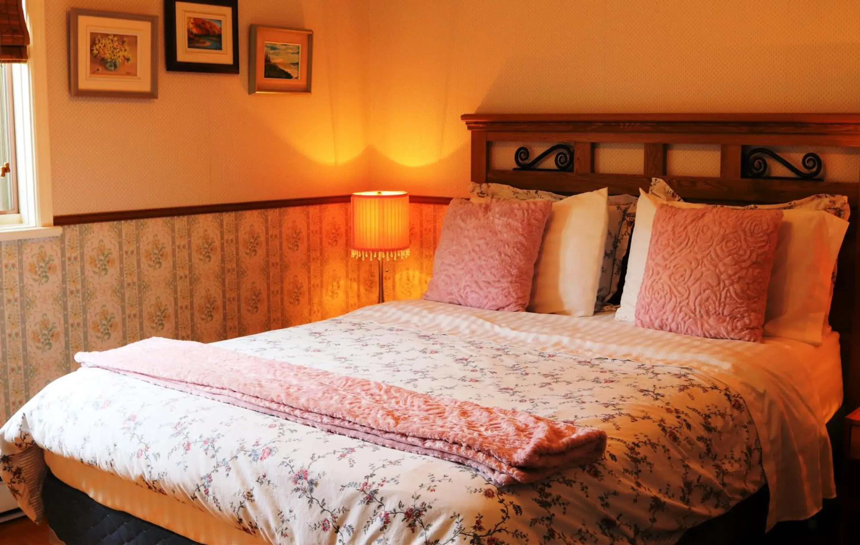 Double Room with Shared Bathroom and Garden View in Au Gîte de la Chute Double Room with Shared Bathroom and Garden View in Au Gîte de la Chute