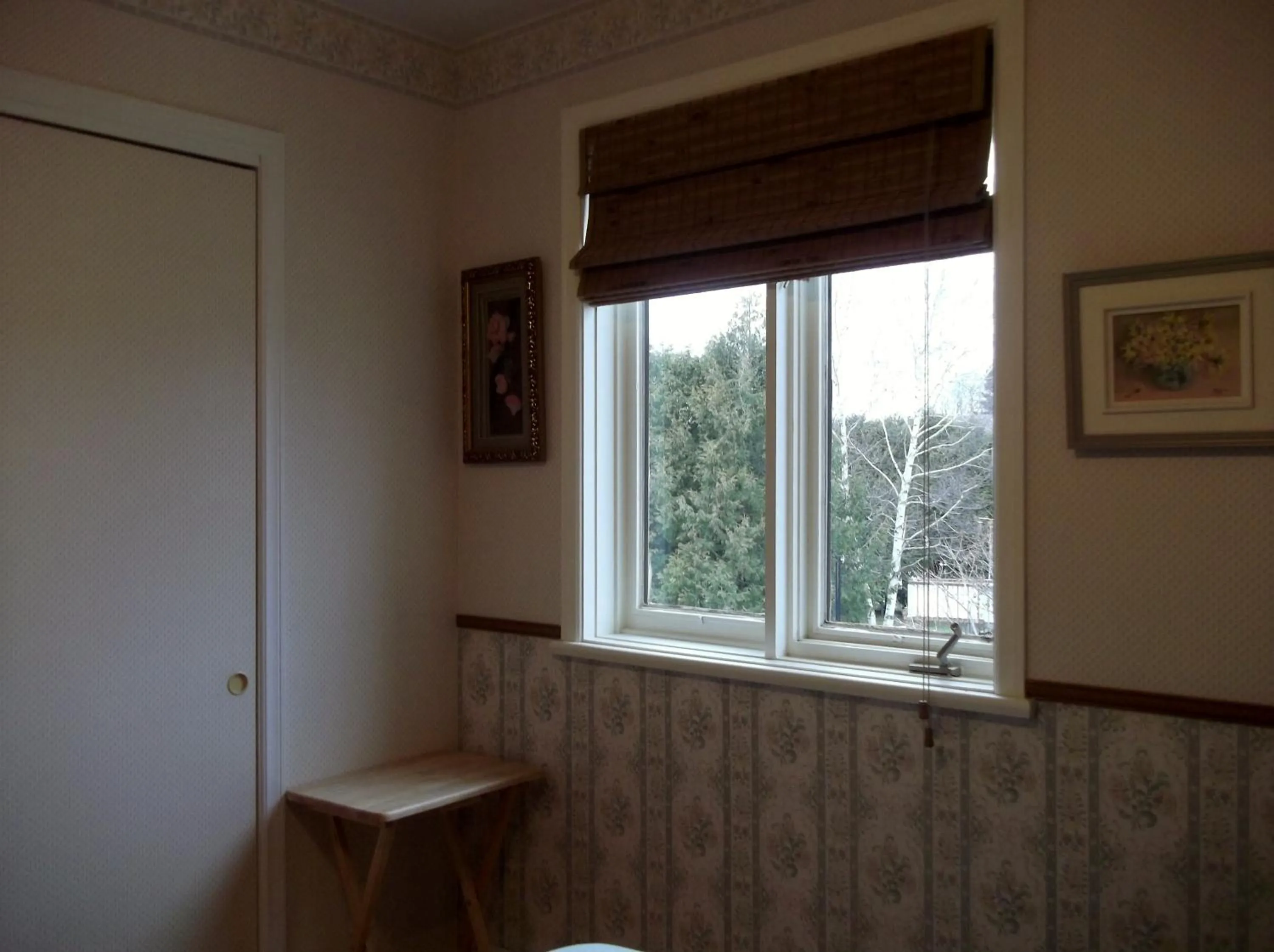 Decorative detail in Au Gîte de la Chute