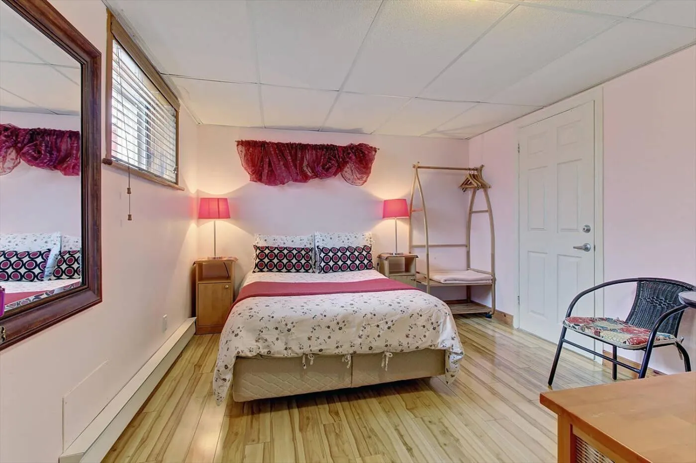 Photo of the whole room, Bed in Au Gîte de la Chute