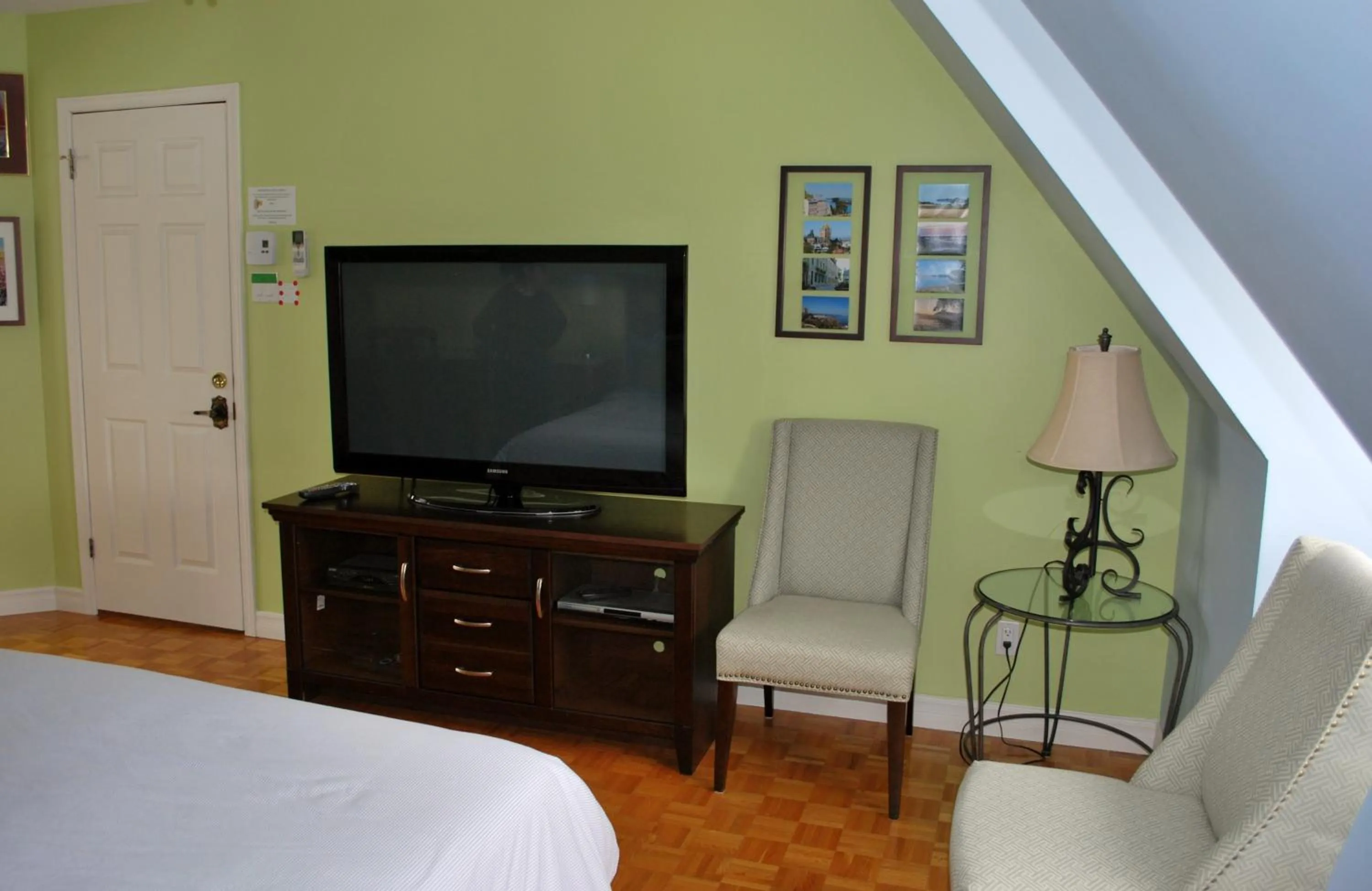 TV and multimedia, Bed in Au Gîte de la Chute