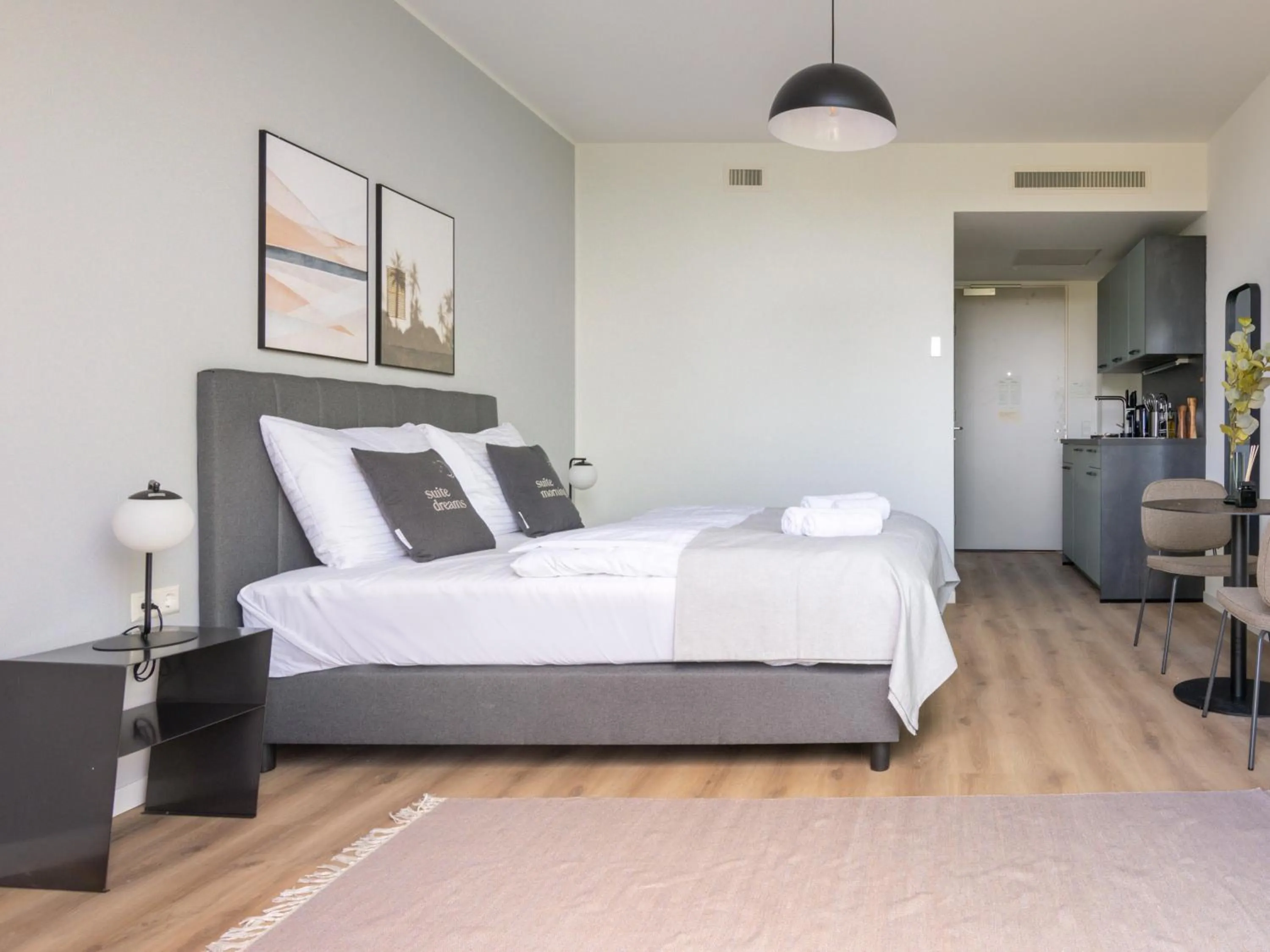 Bed in Limehome Eindhoven Gashouder