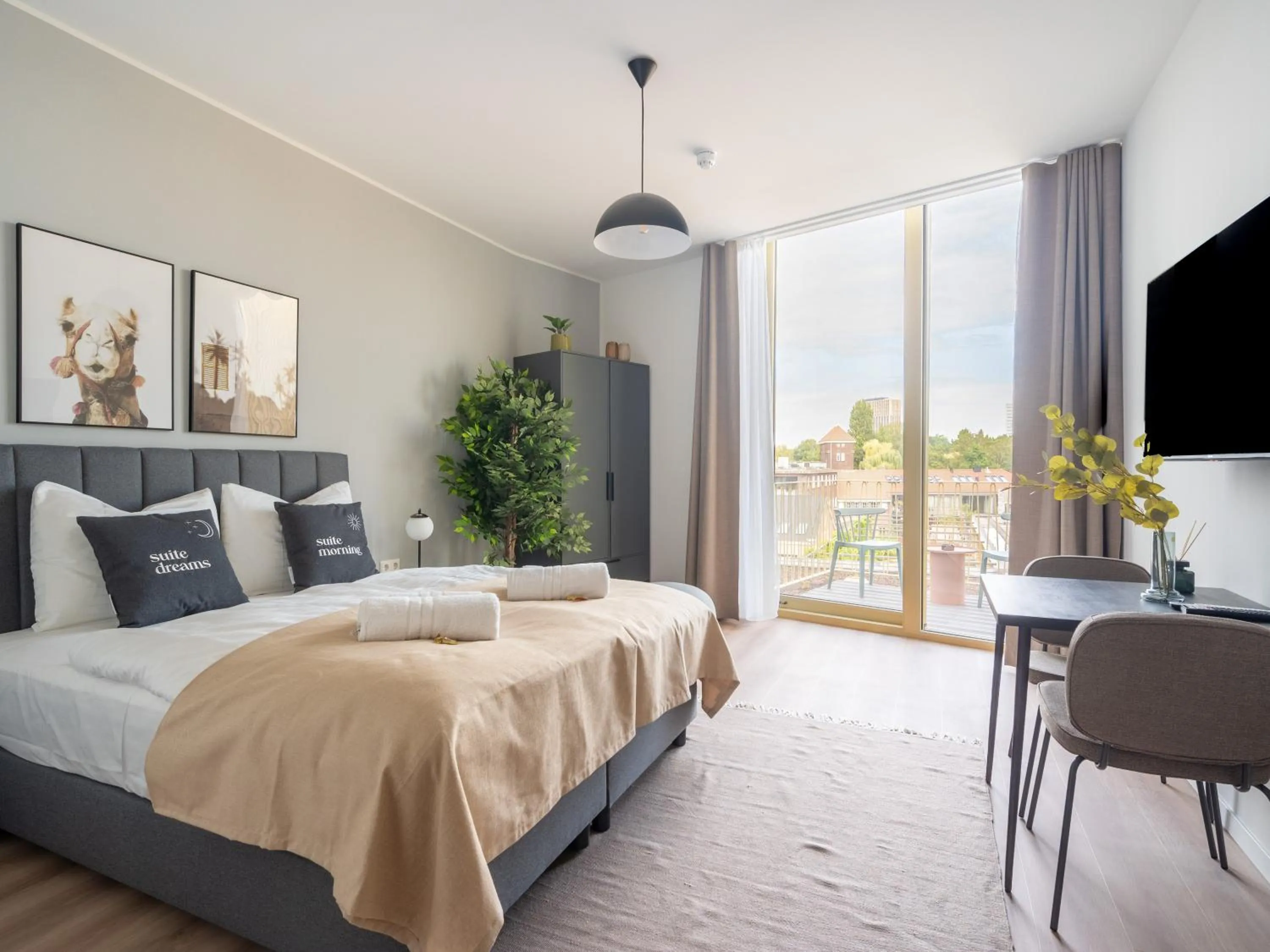 Bed in Limehome Eindhoven Gashouder