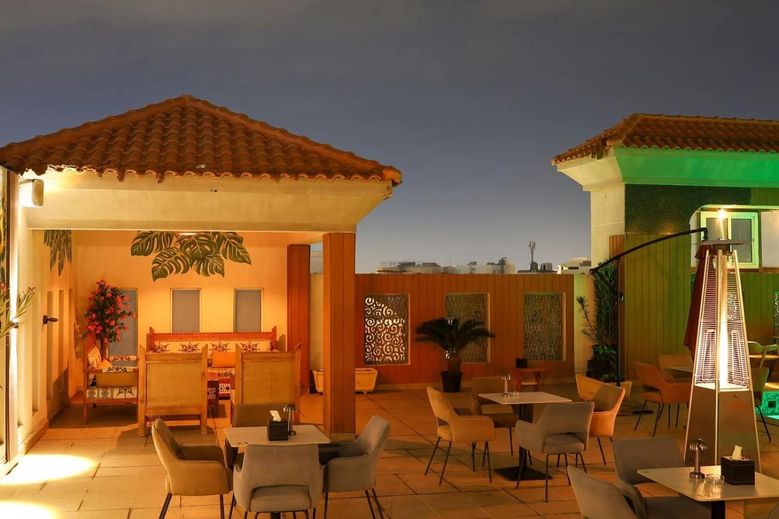 Restaurant/places to eat in Eliana Hotel