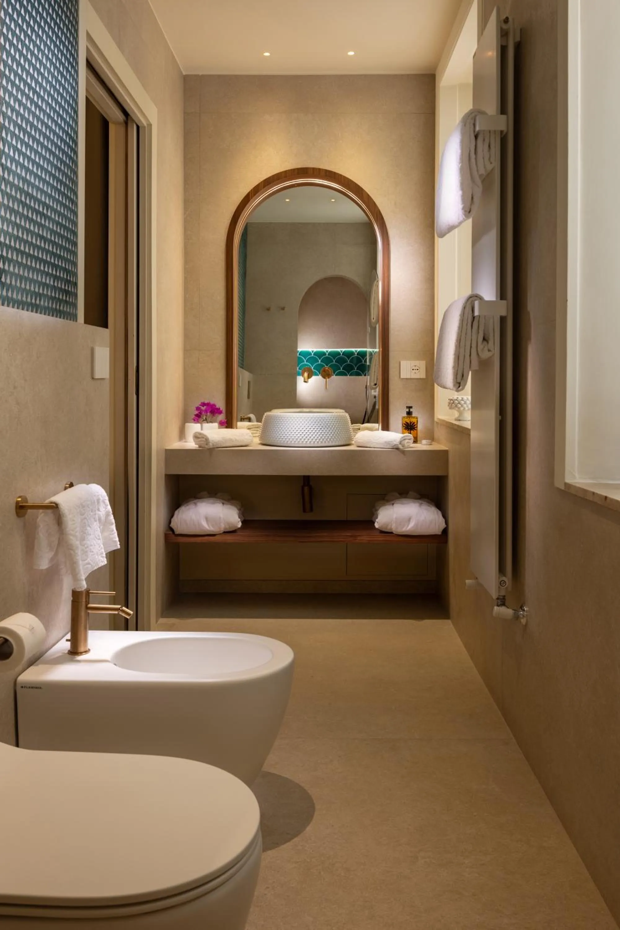 Bathroom, Bed in Hotel Villa Taormina