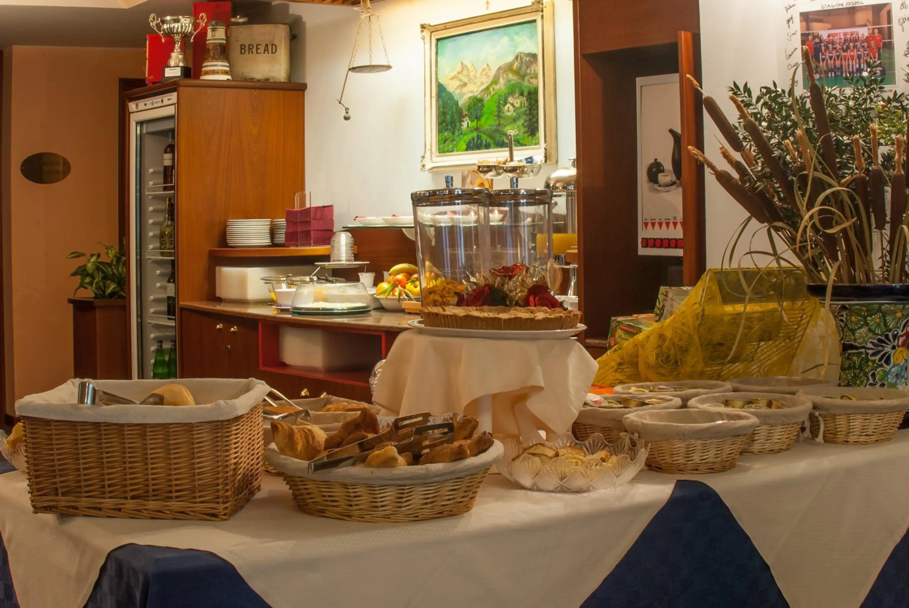 Buffet breakfast in Hotel Conca Verde