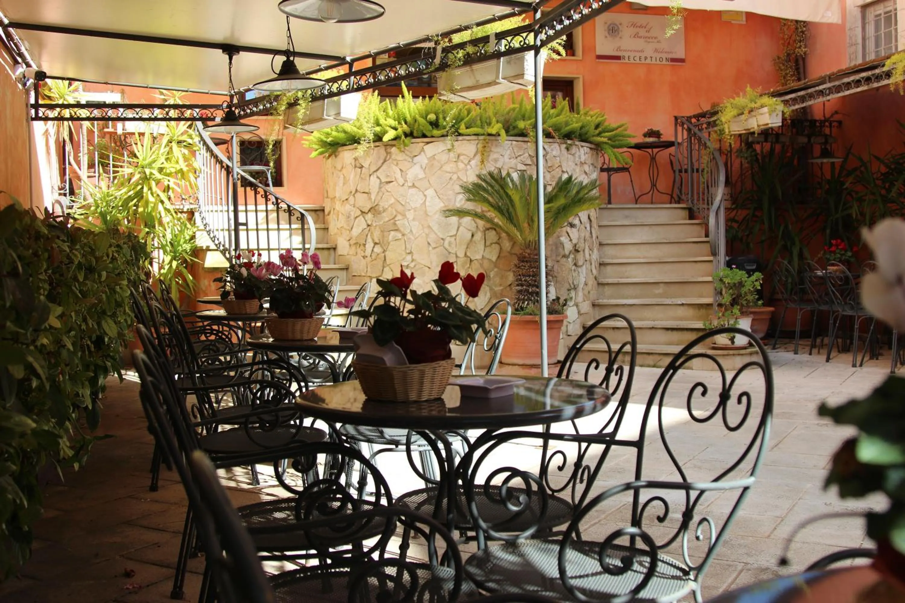 Patio in Hotel Il Barocco